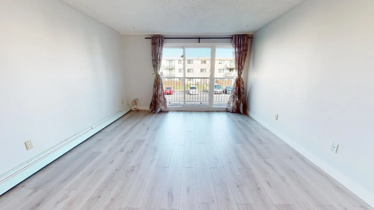 213 7240 Lindsay Road