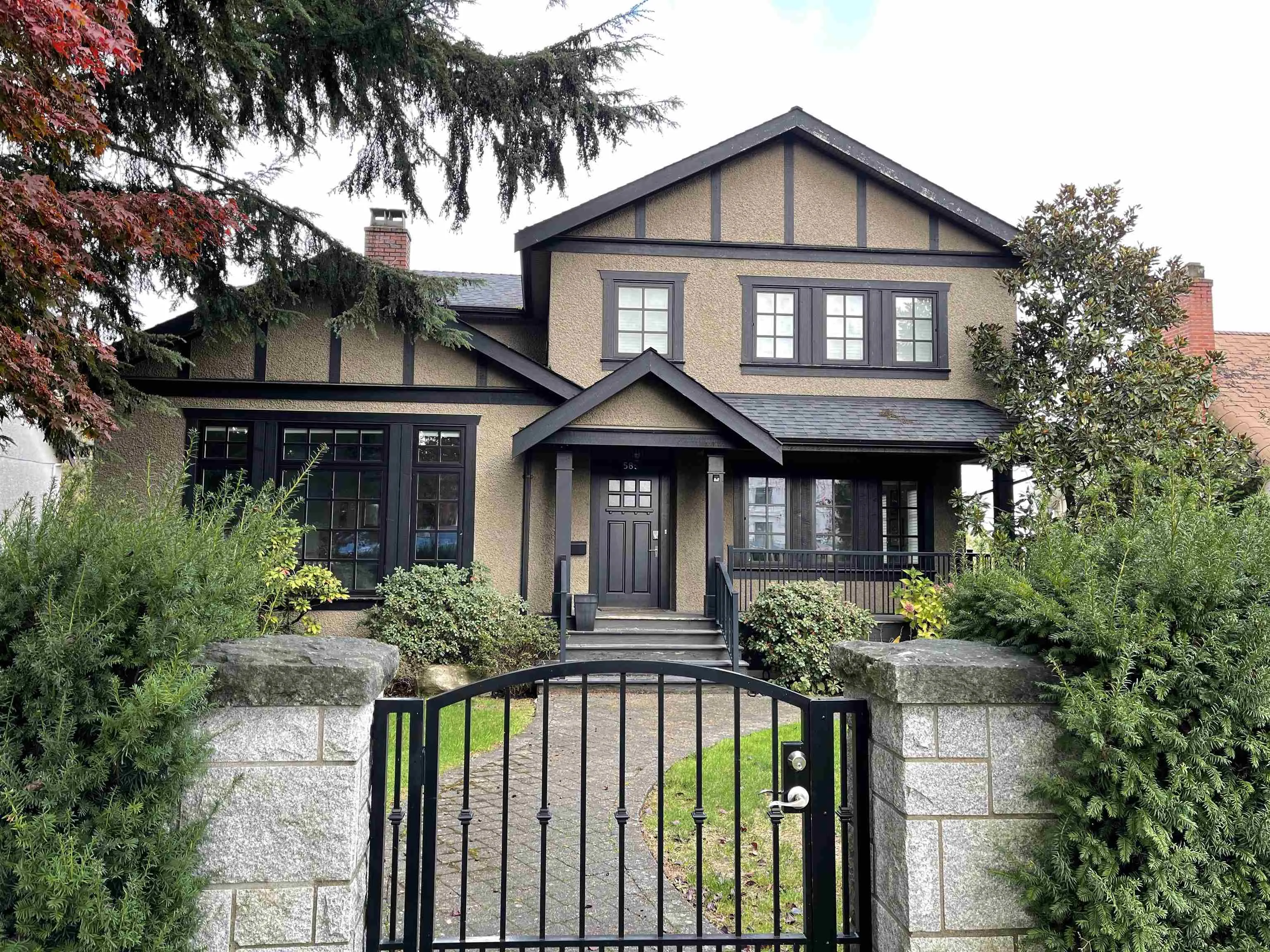 585 W 28th Avenue