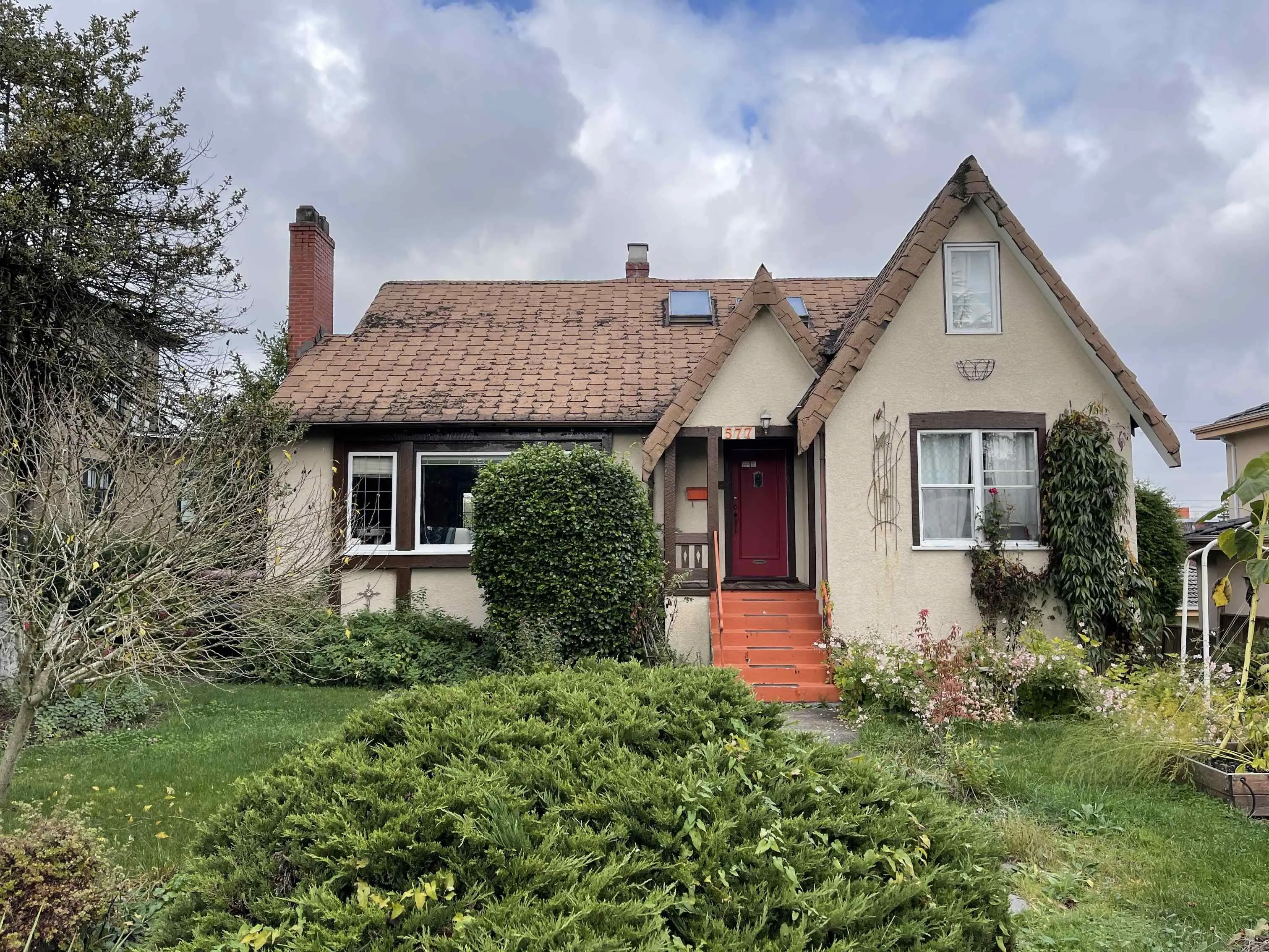 577 W 28th Avenue
