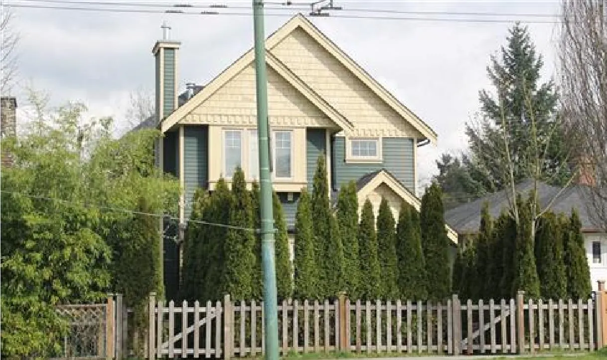 1949 E Broadway