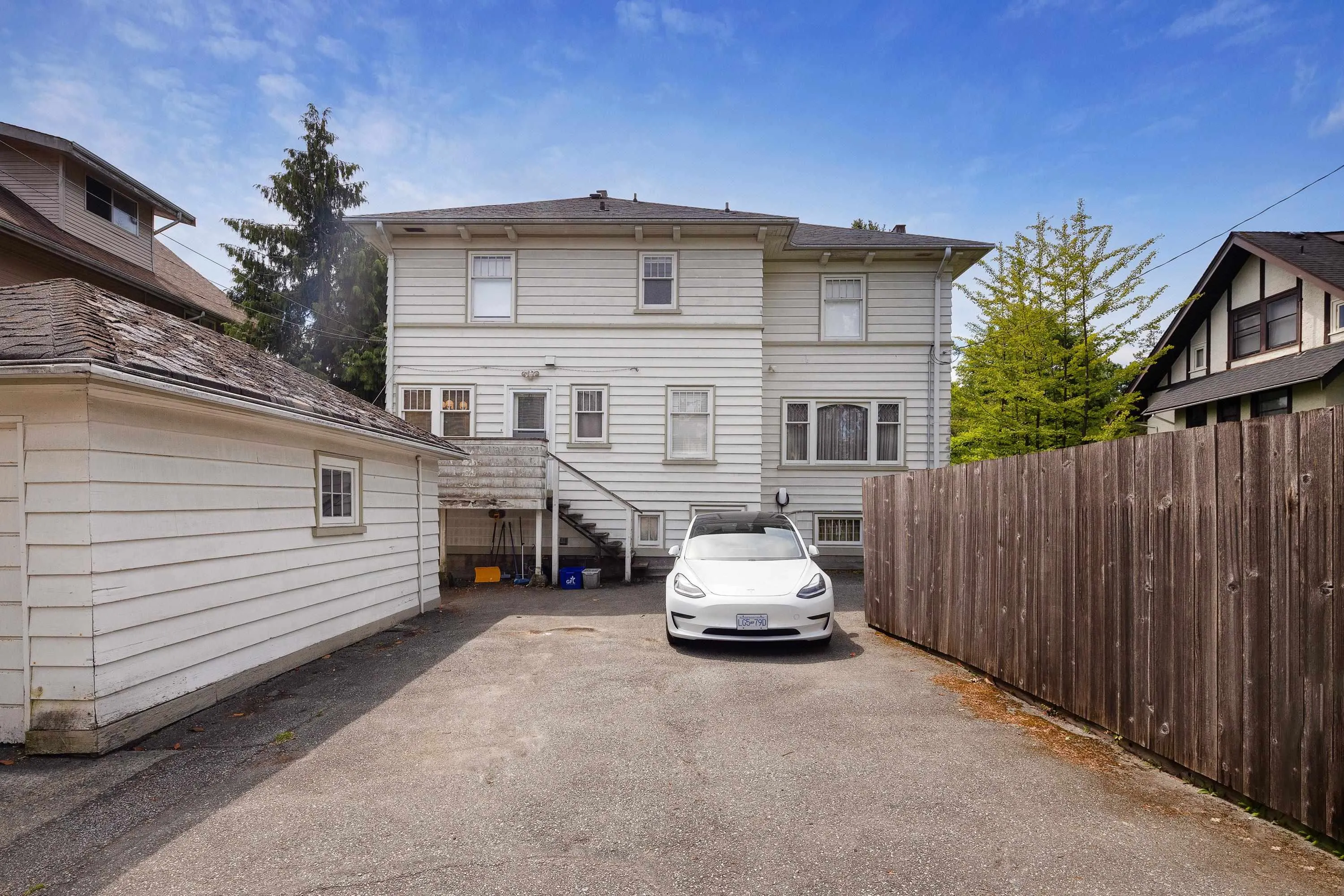 1121 W 16th Avenue
