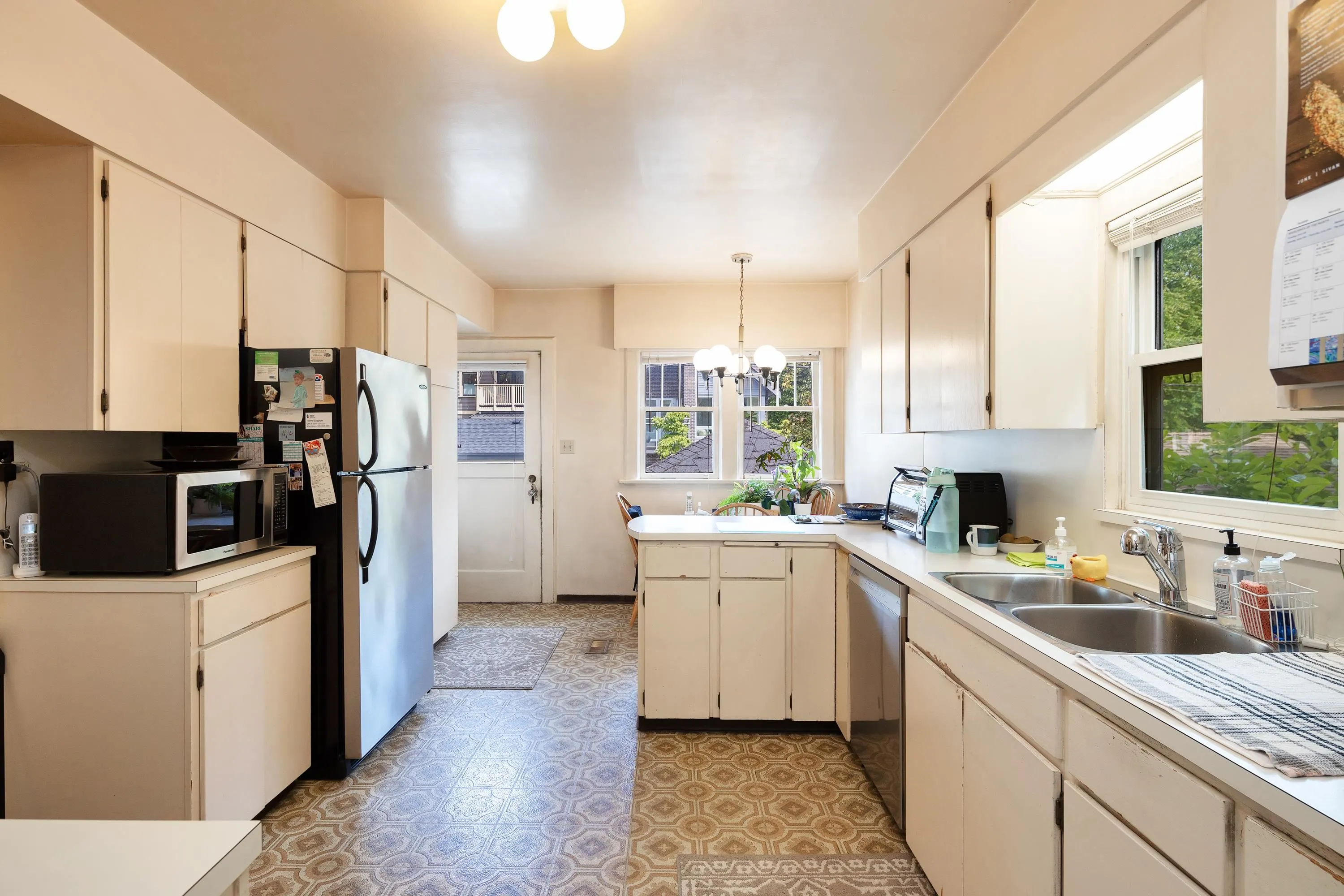 1121 W 16th Avenue