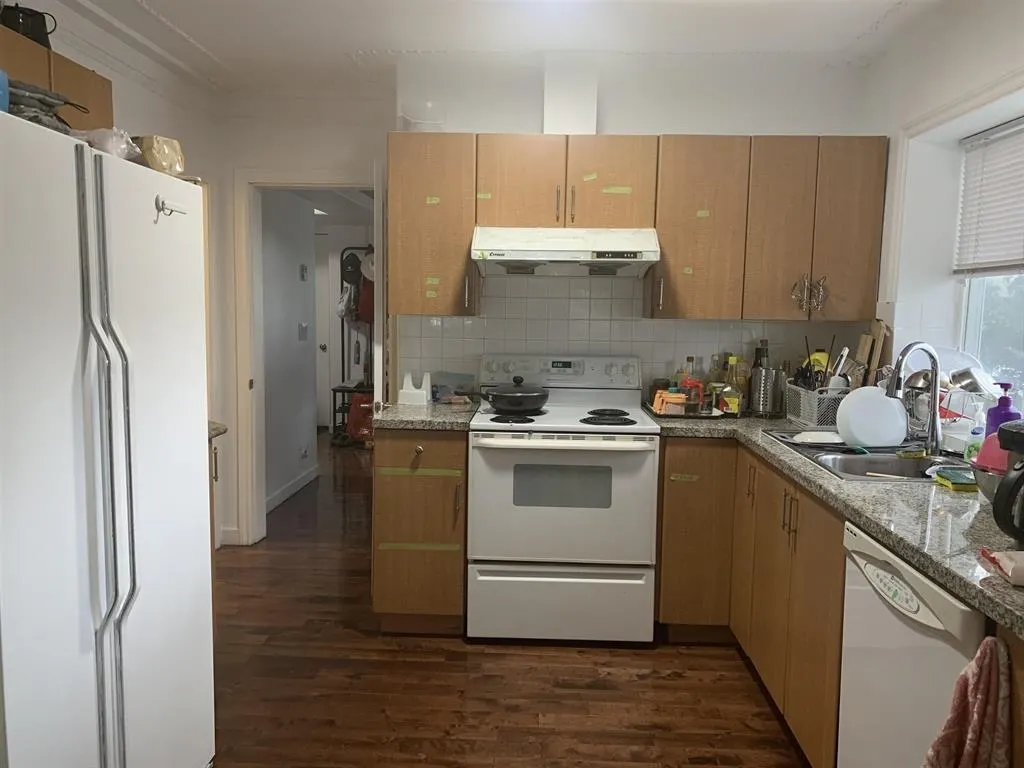 13697 Grosvenor Road