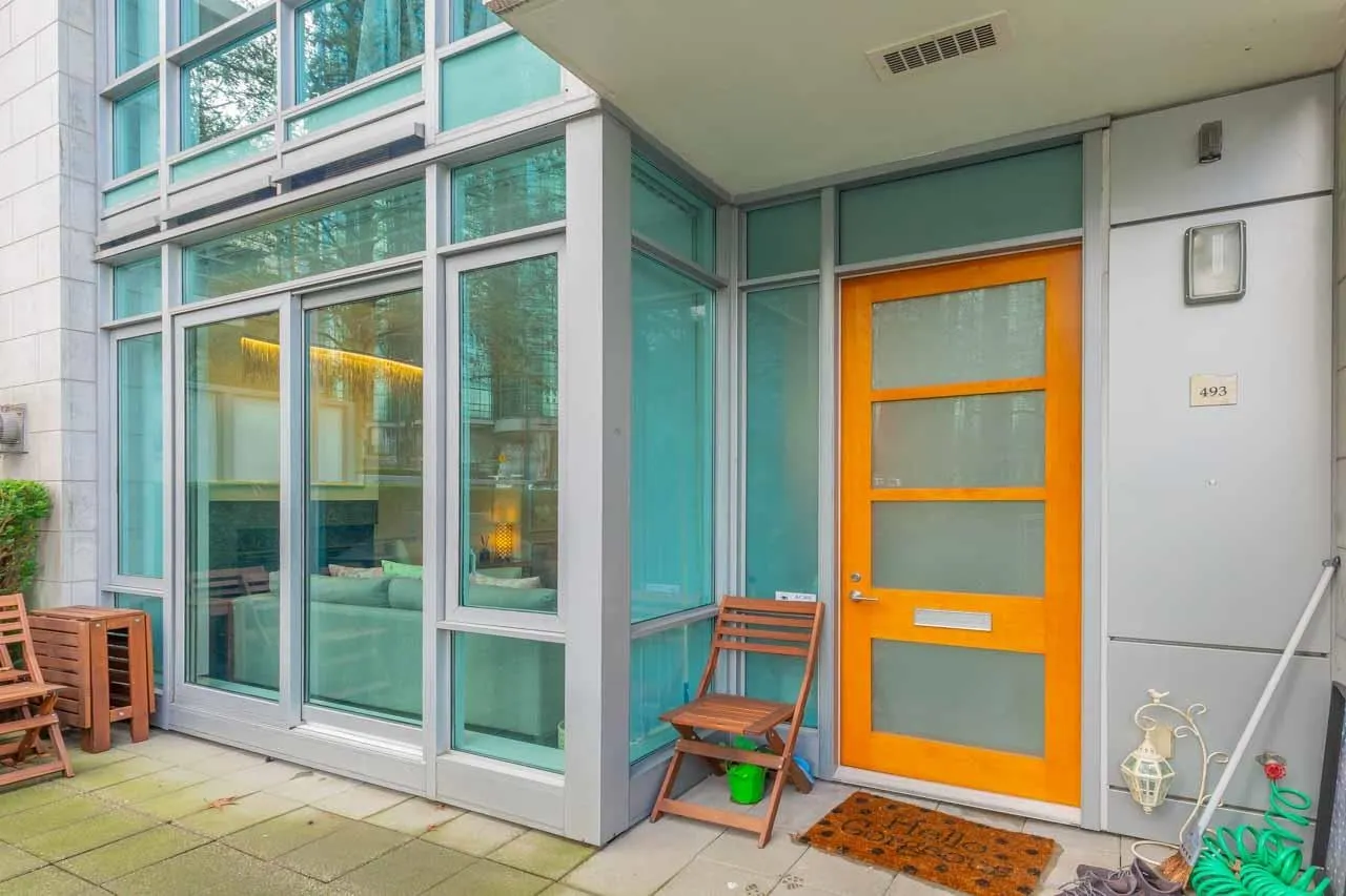 493 Broughton Street
