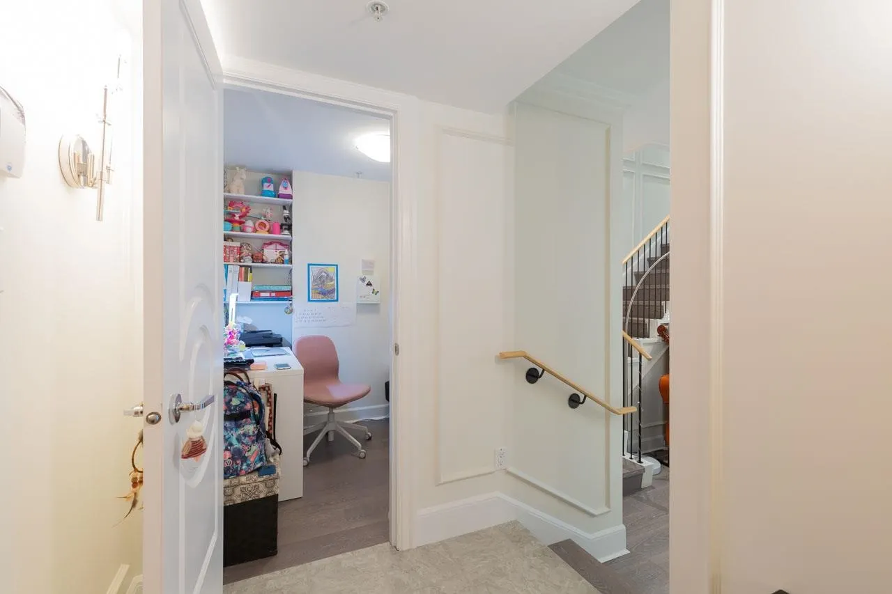 493 Broughton Street