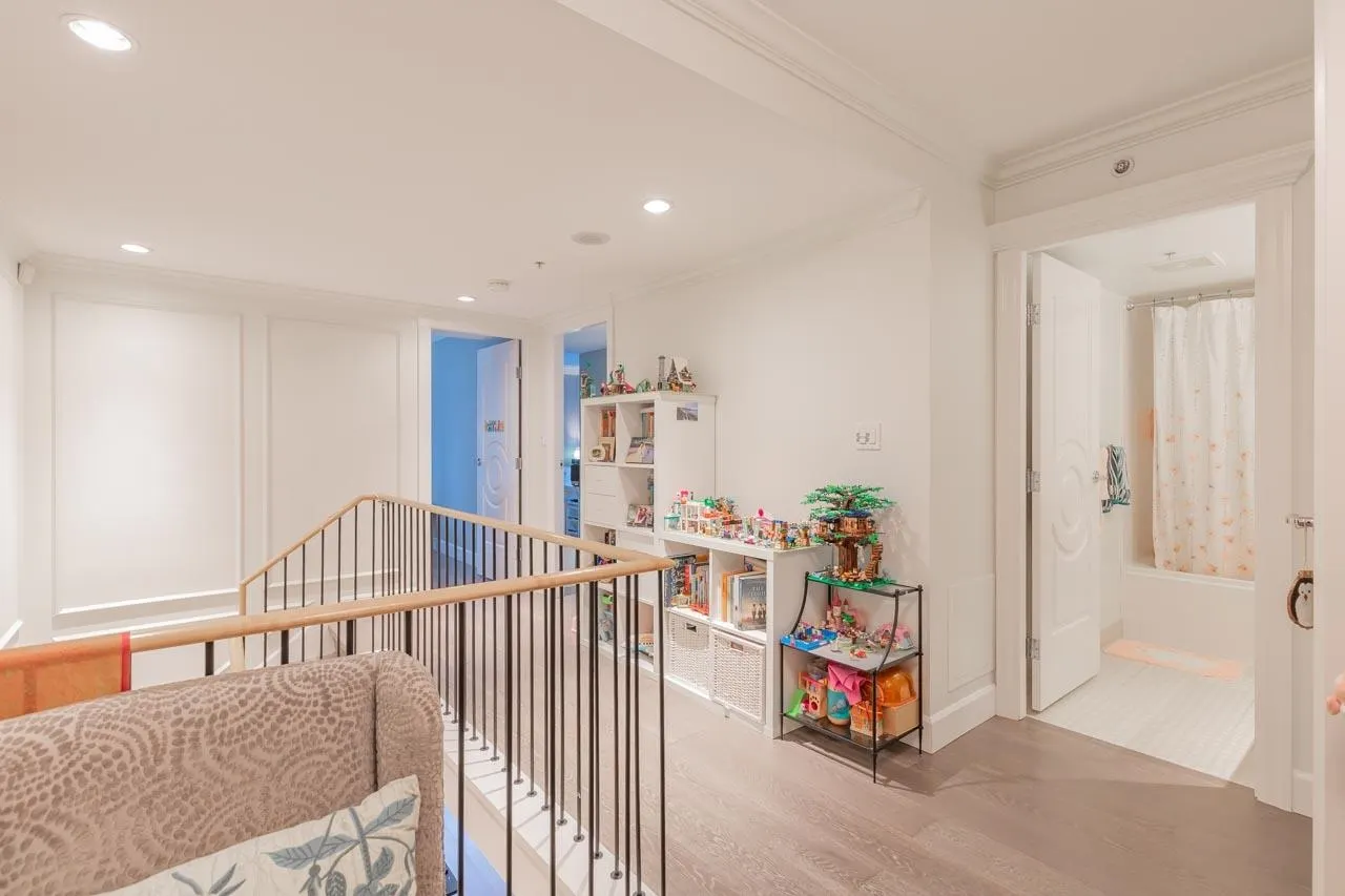 493 Broughton Street