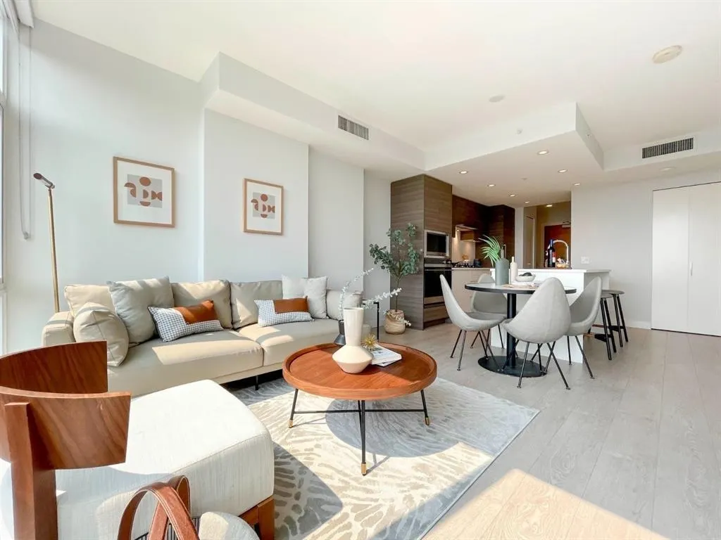 1507 6833 Buswell Street