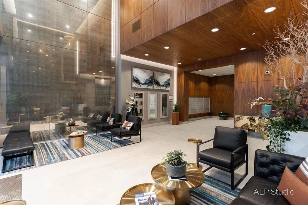 1507 6833 Buswell Street