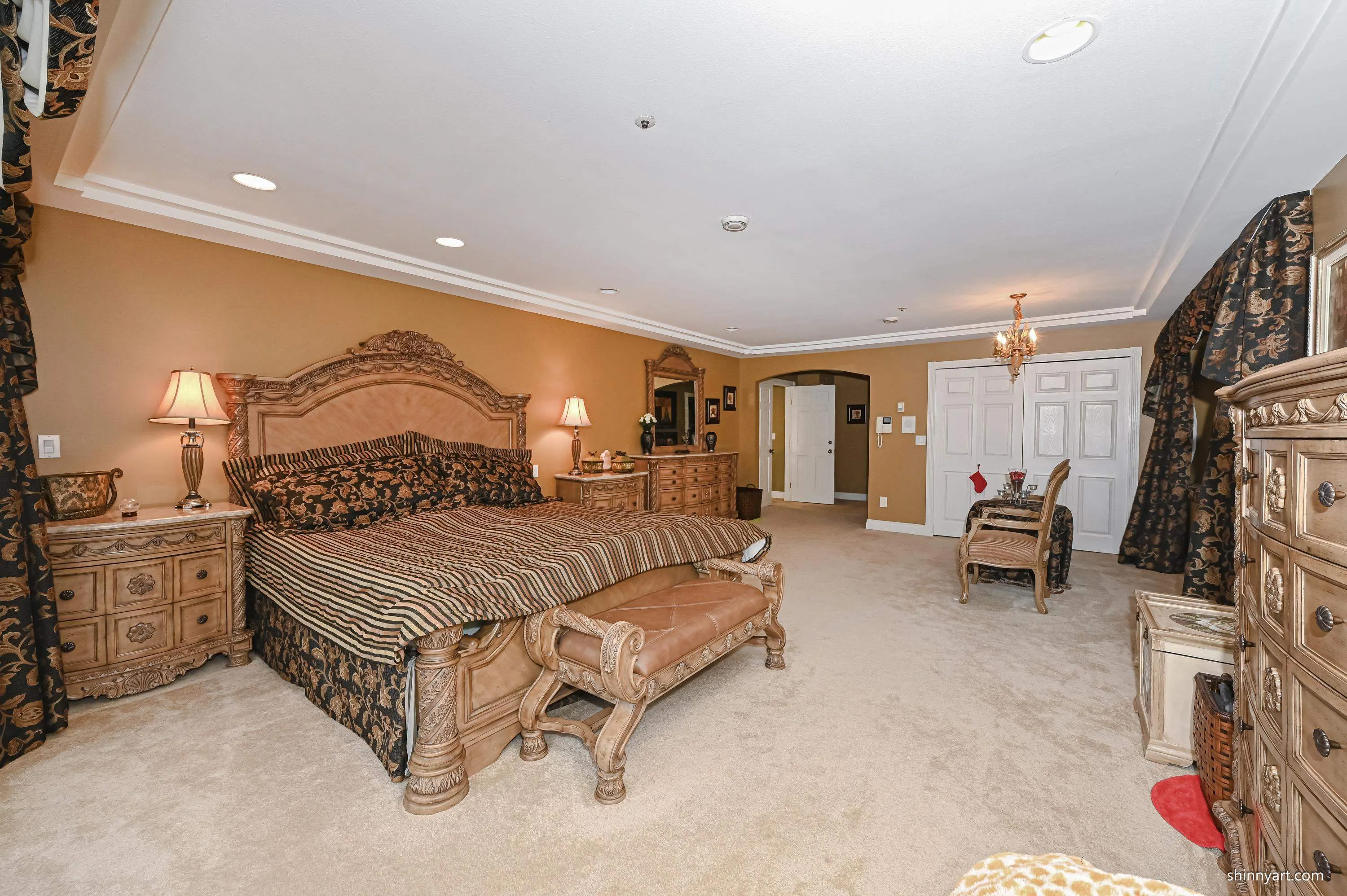 1368 Minto Crescent