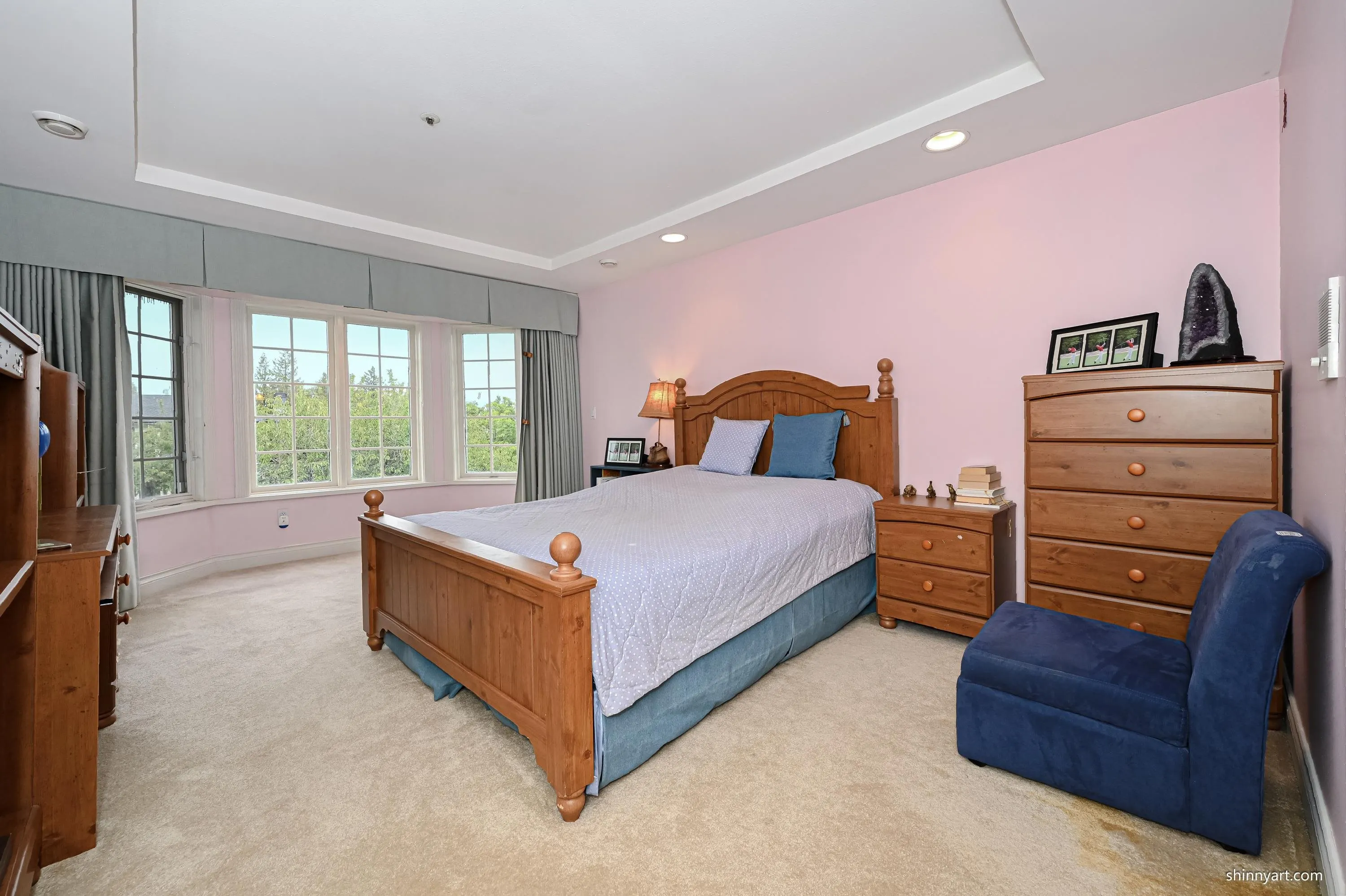 1368 Minto Crescent