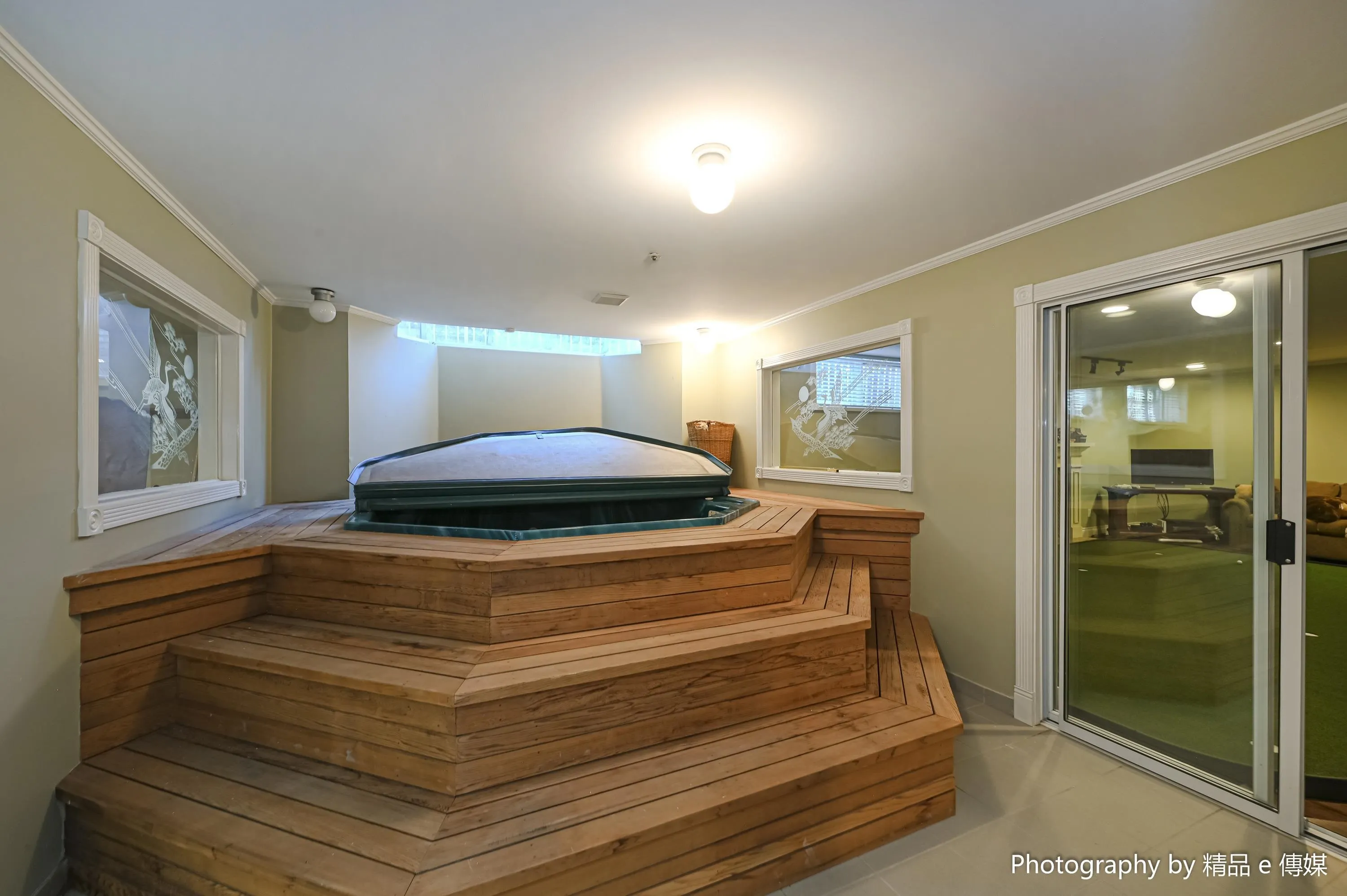 1368 Minto Crescent
