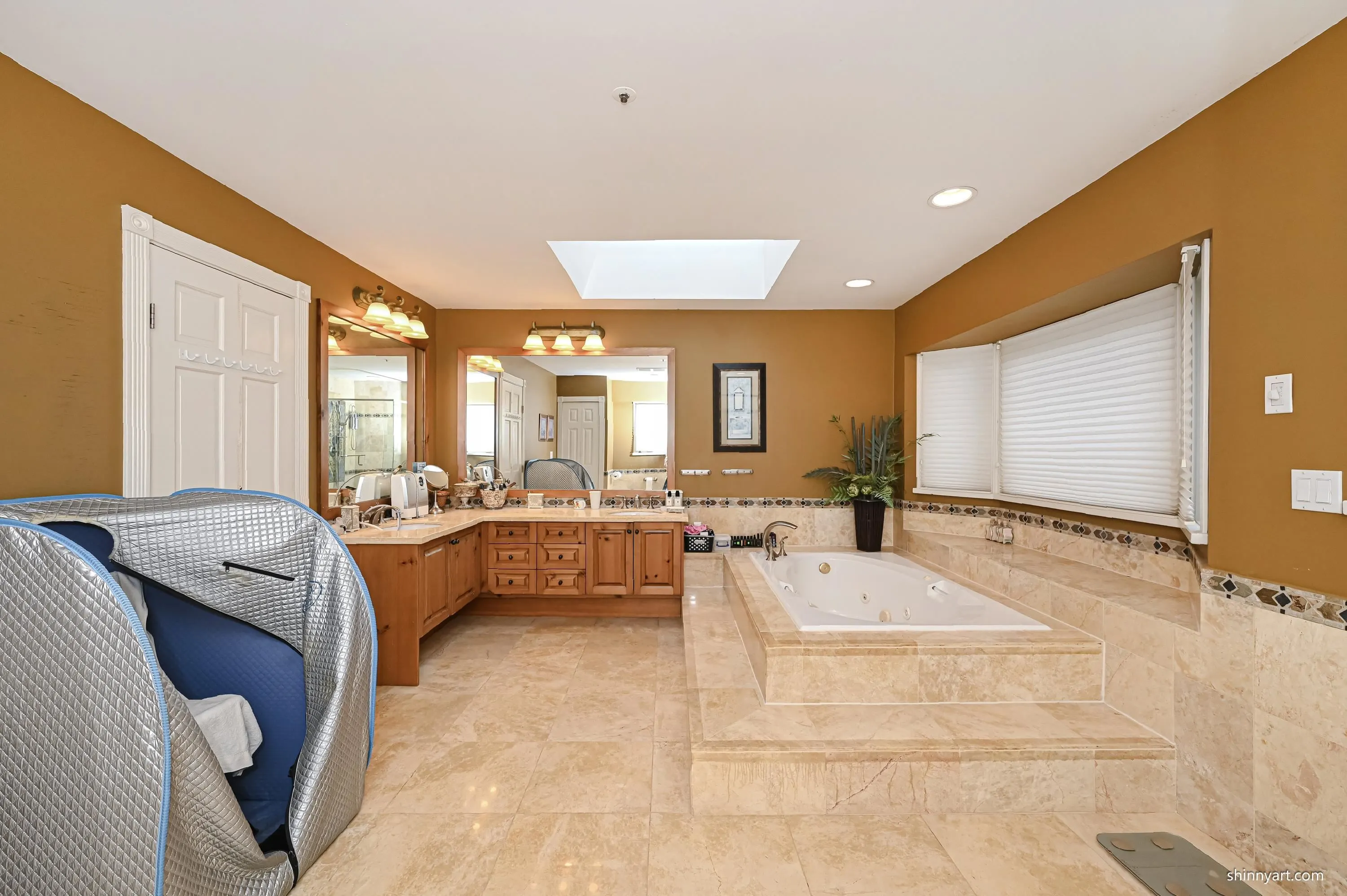 1368 Minto Crescent