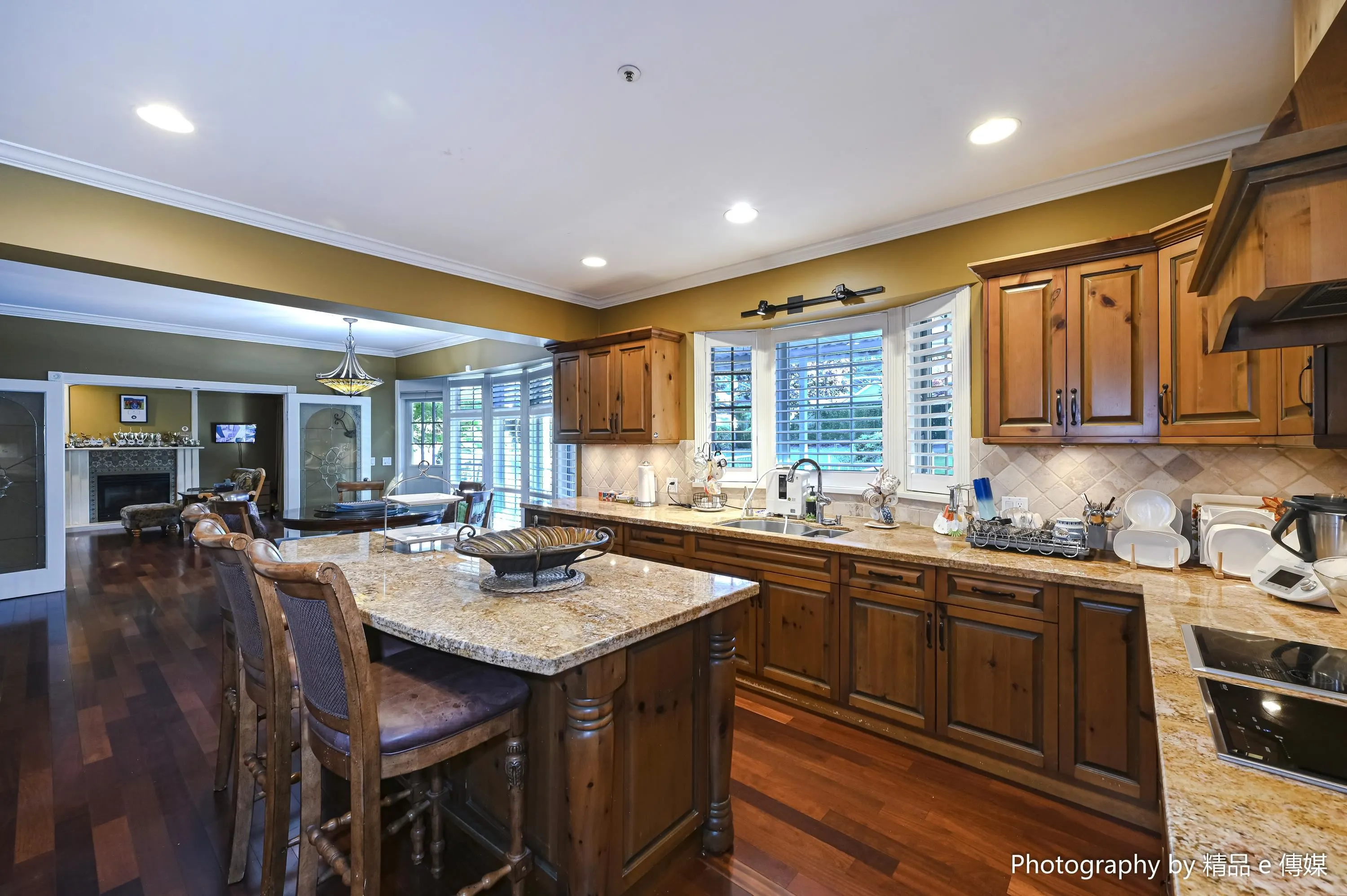 1368 Minto Crescent