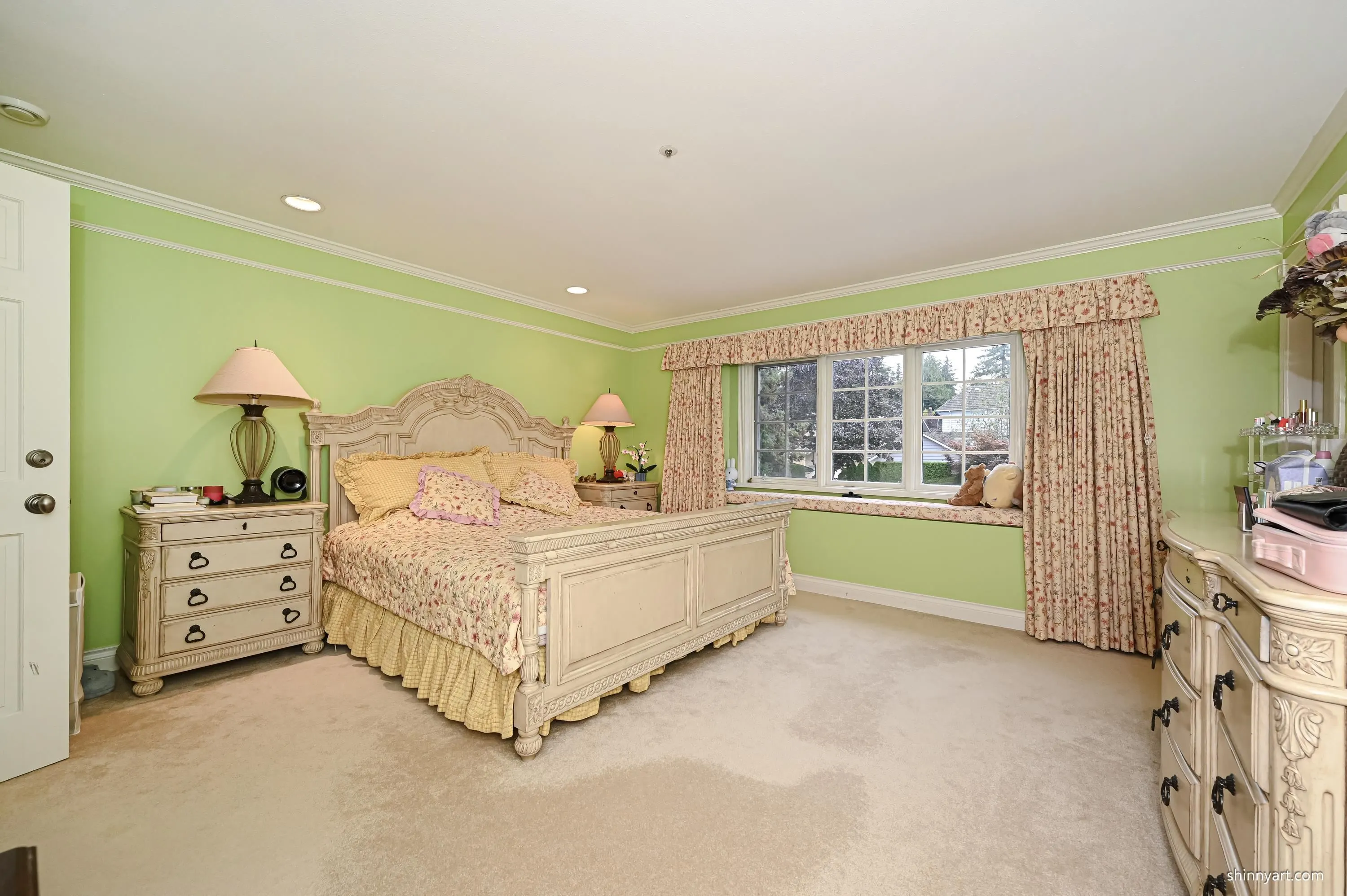 1368 Minto Crescent