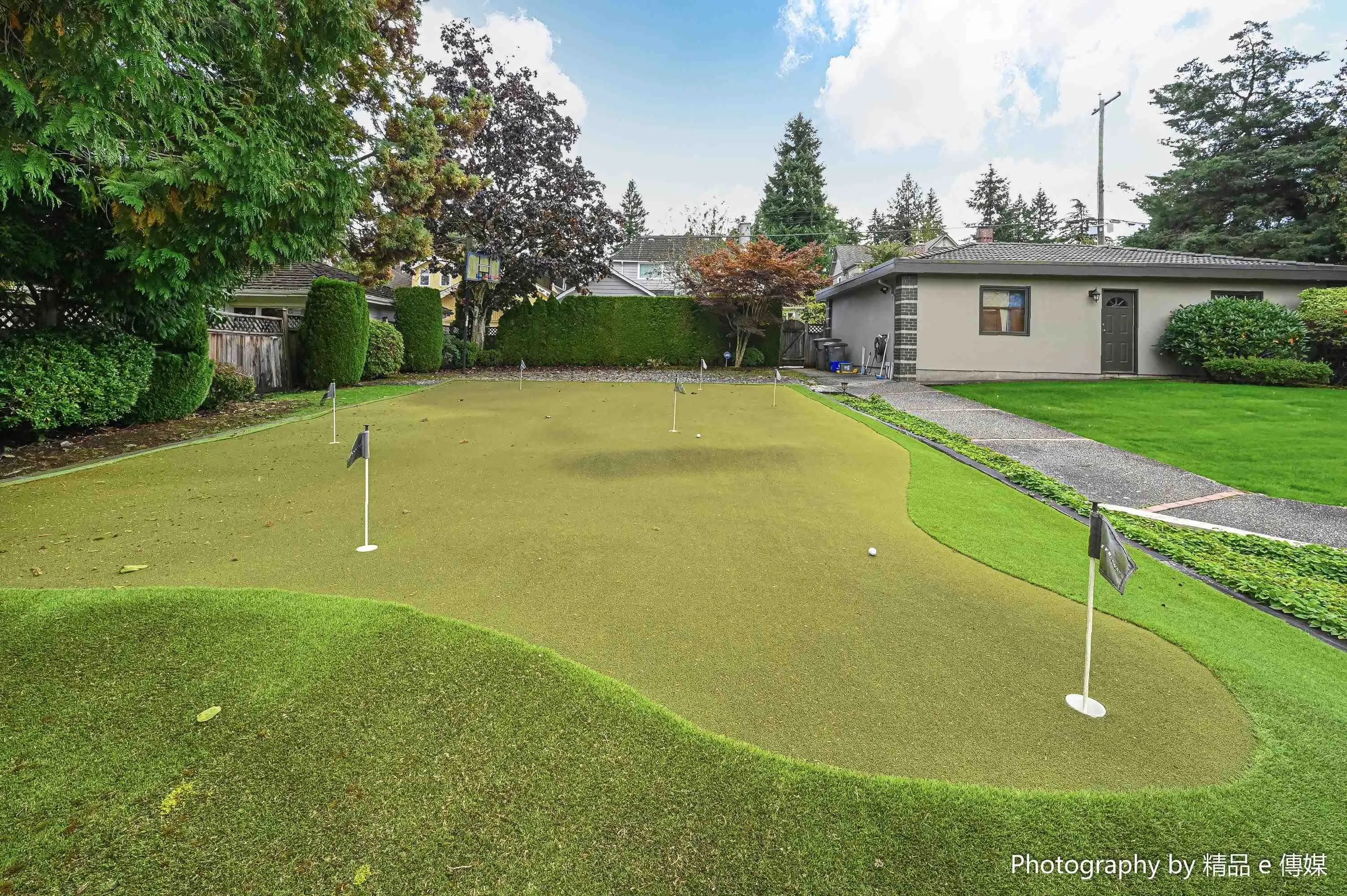 1368 Minto Crescent