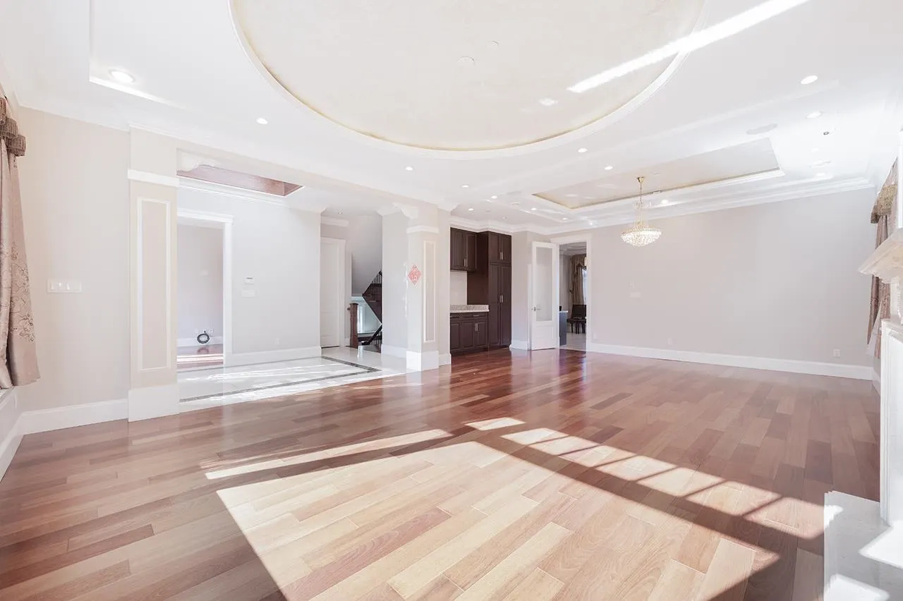 2817 Oliver Crescent