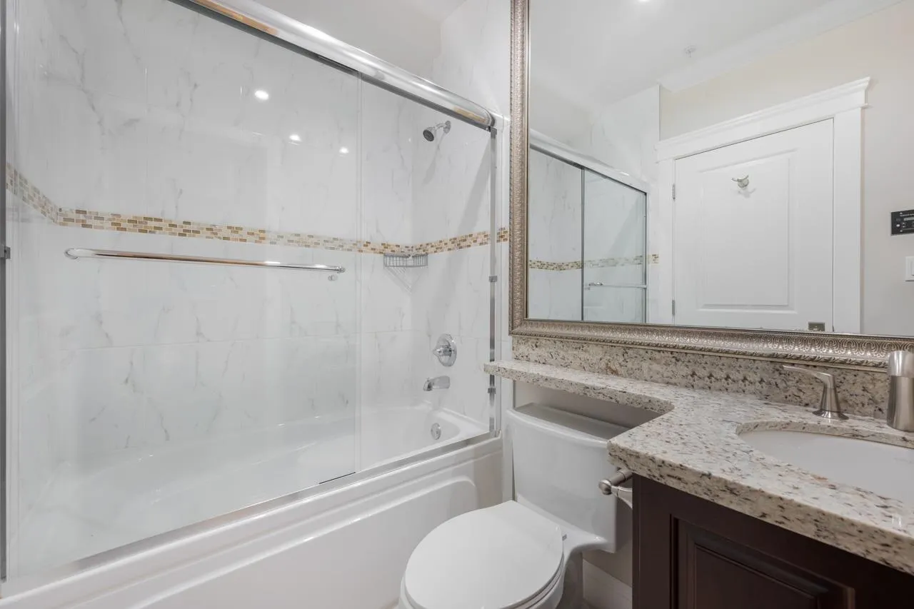 2817 Oliver Crescent