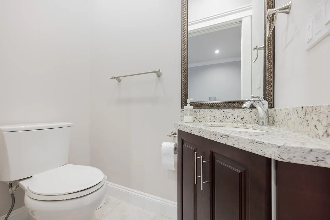 2817 Oliver Crescent