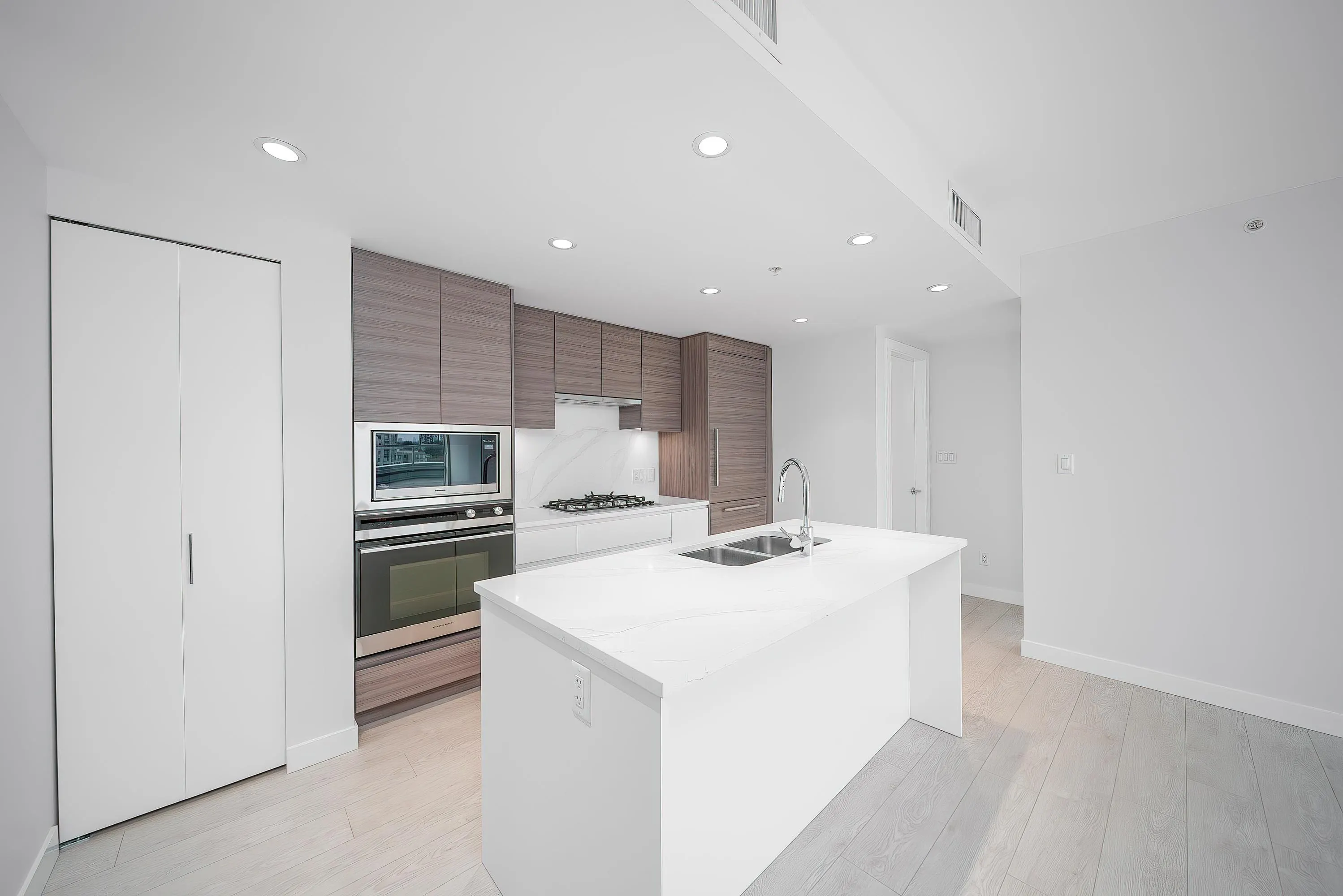 1007 6833 Buswell Street