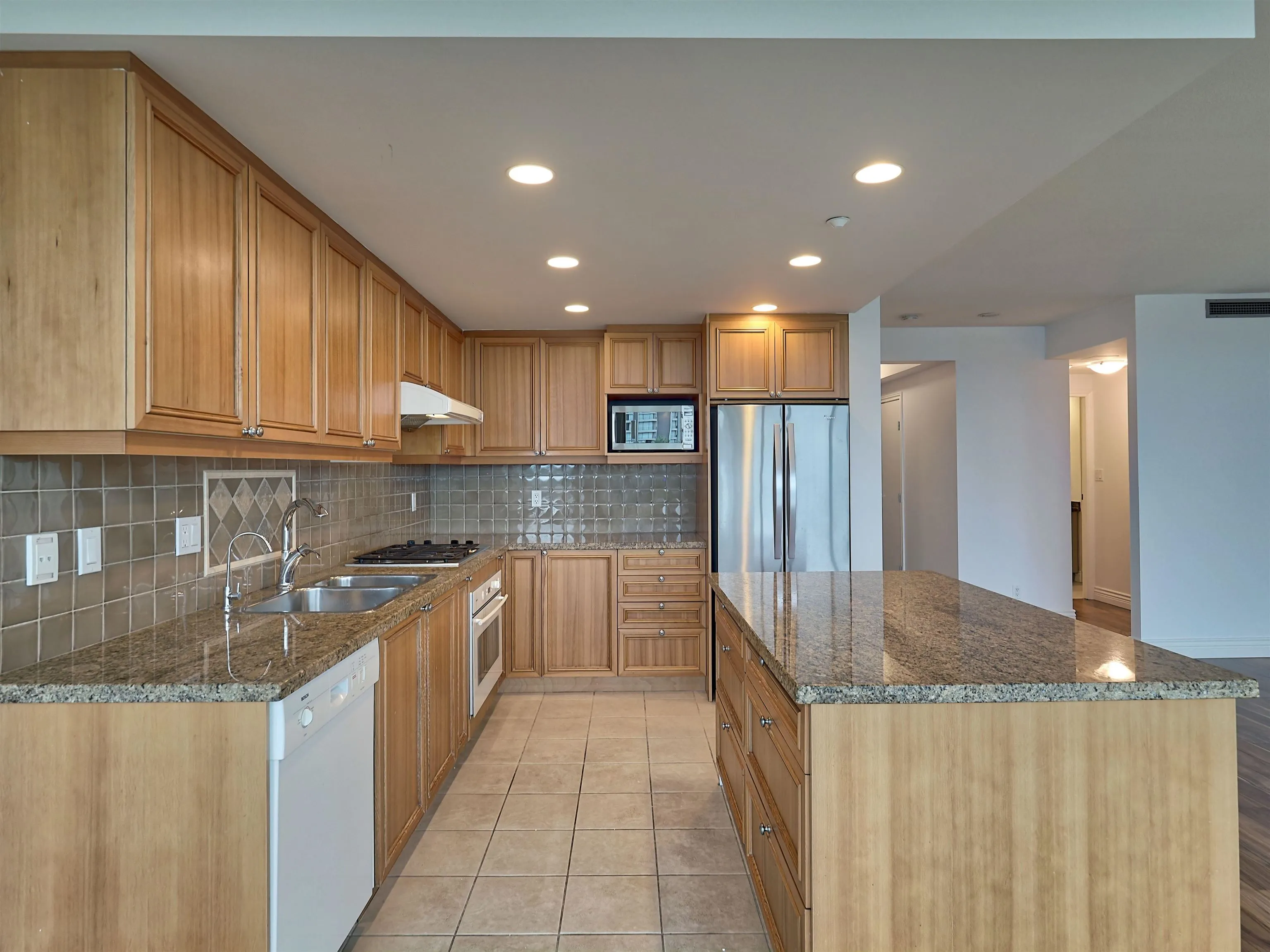 804 1680 Bayshore Drive