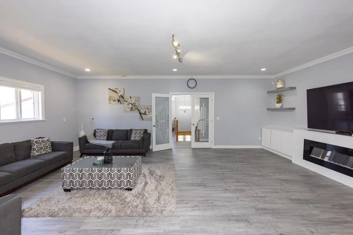 13869 Brentwood Crescent