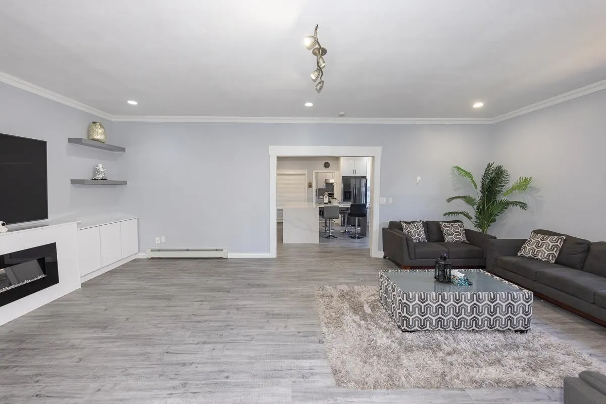 13869 Brentwood Crescent