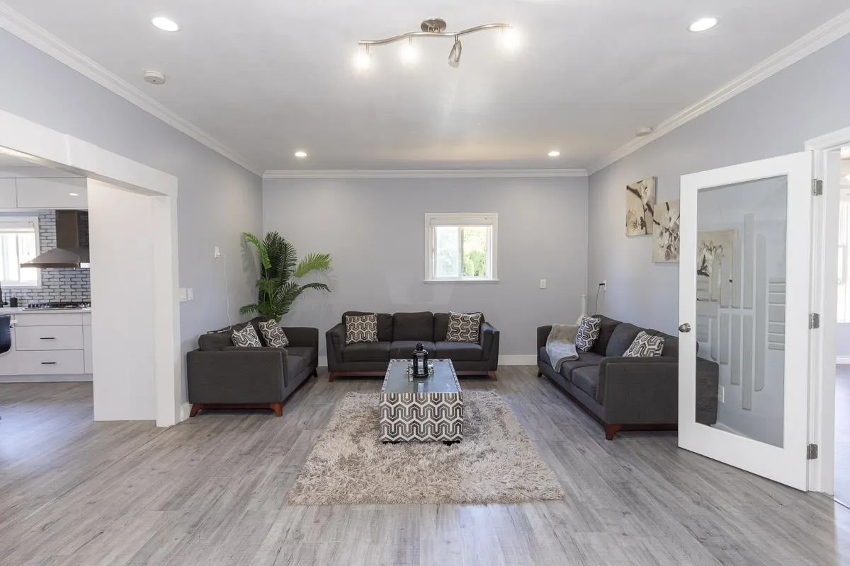 13869 Brentwood Crescent