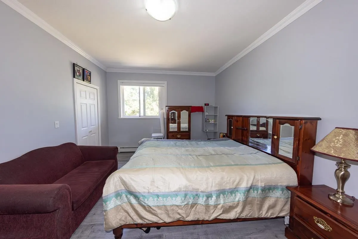 13869 Brentwood Crescent