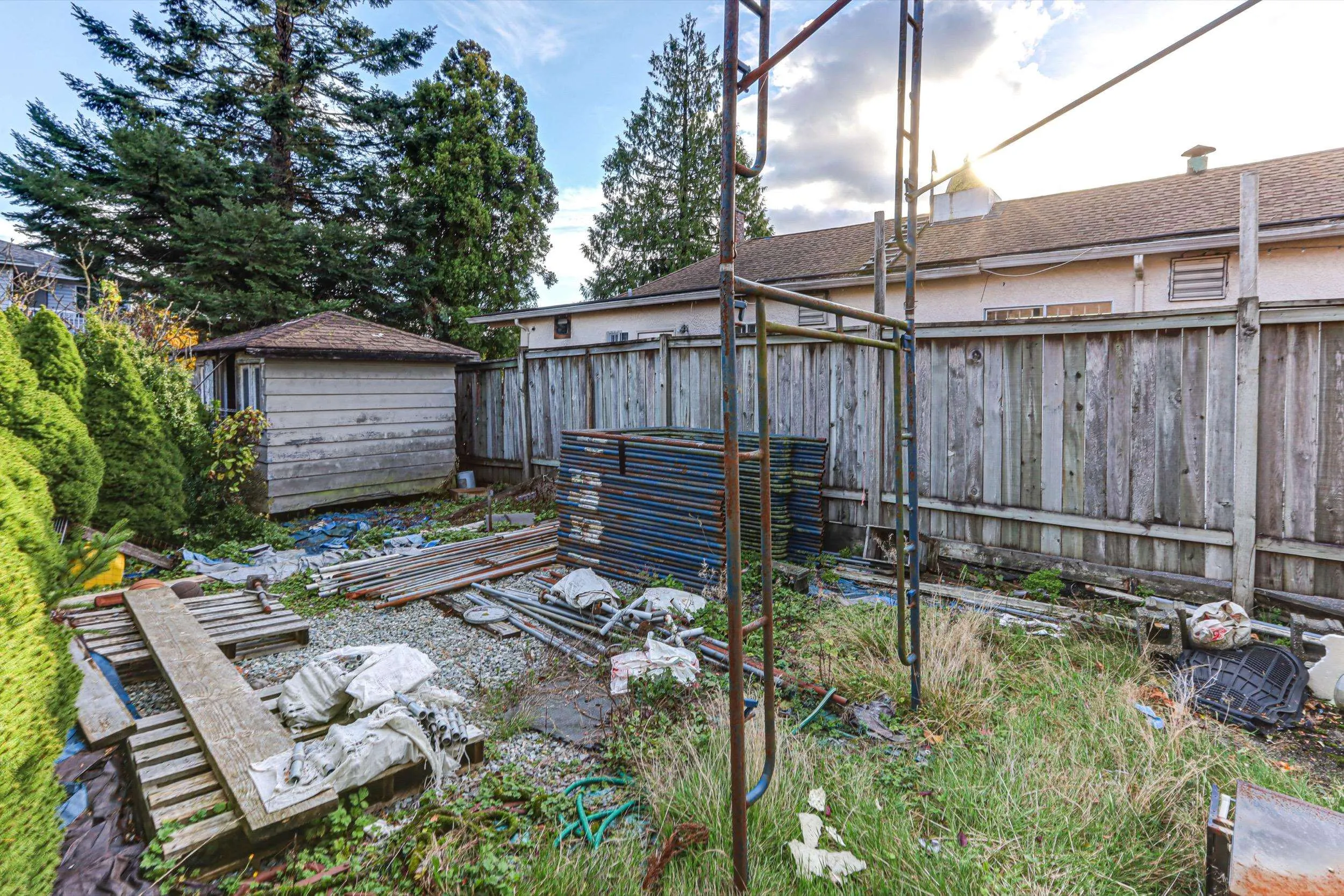 7474 Edmonds Street