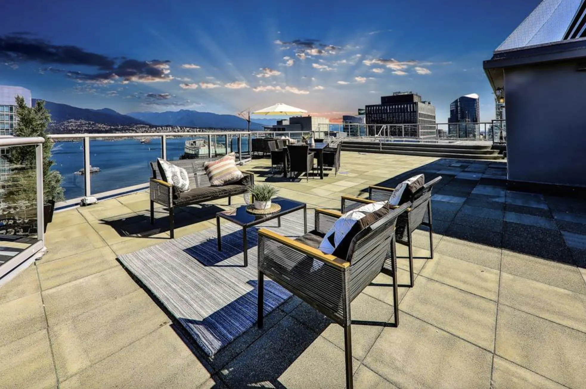 2901 1228 W Hastings Street