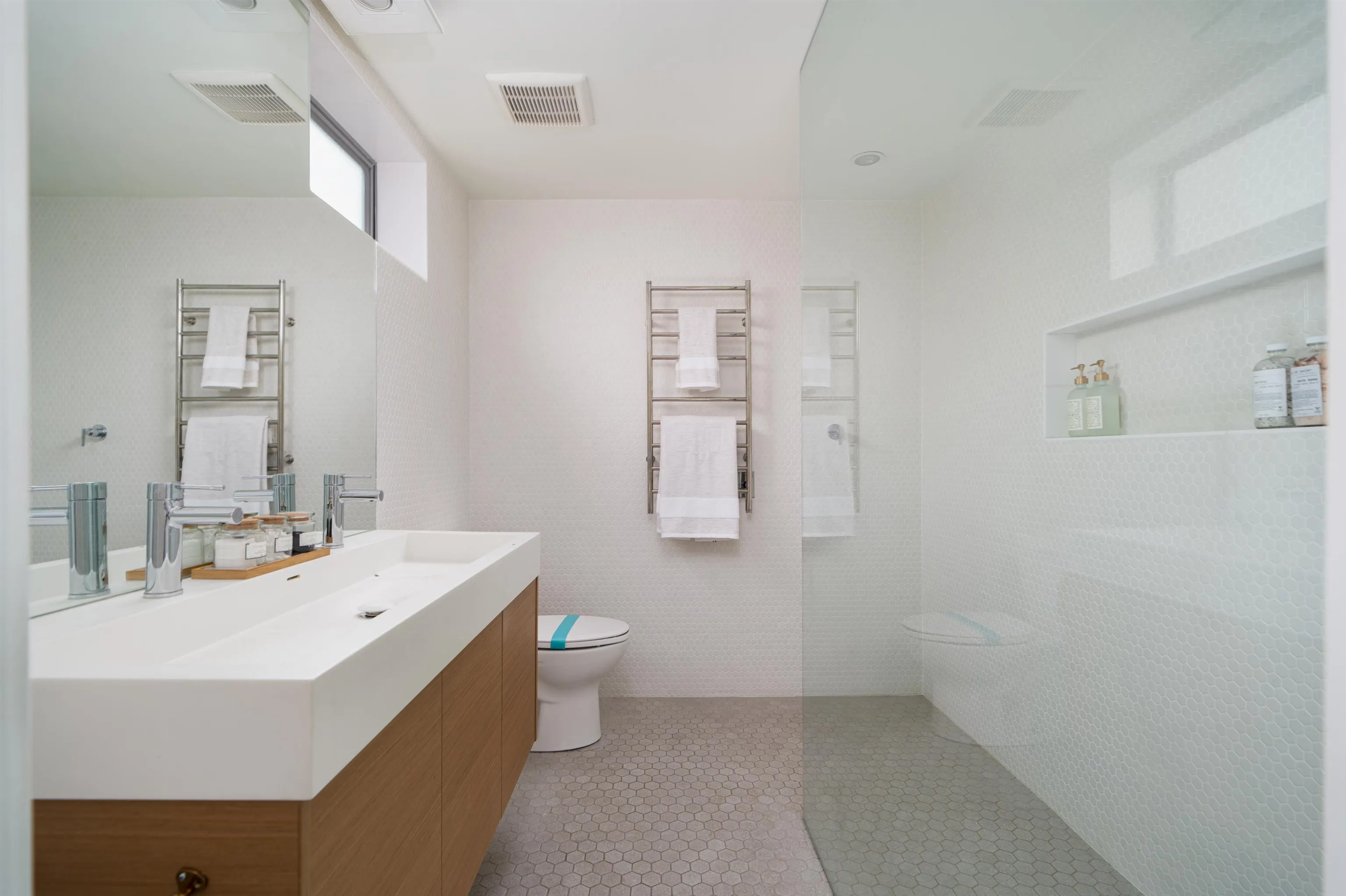 2901 1228 W Hastings Street