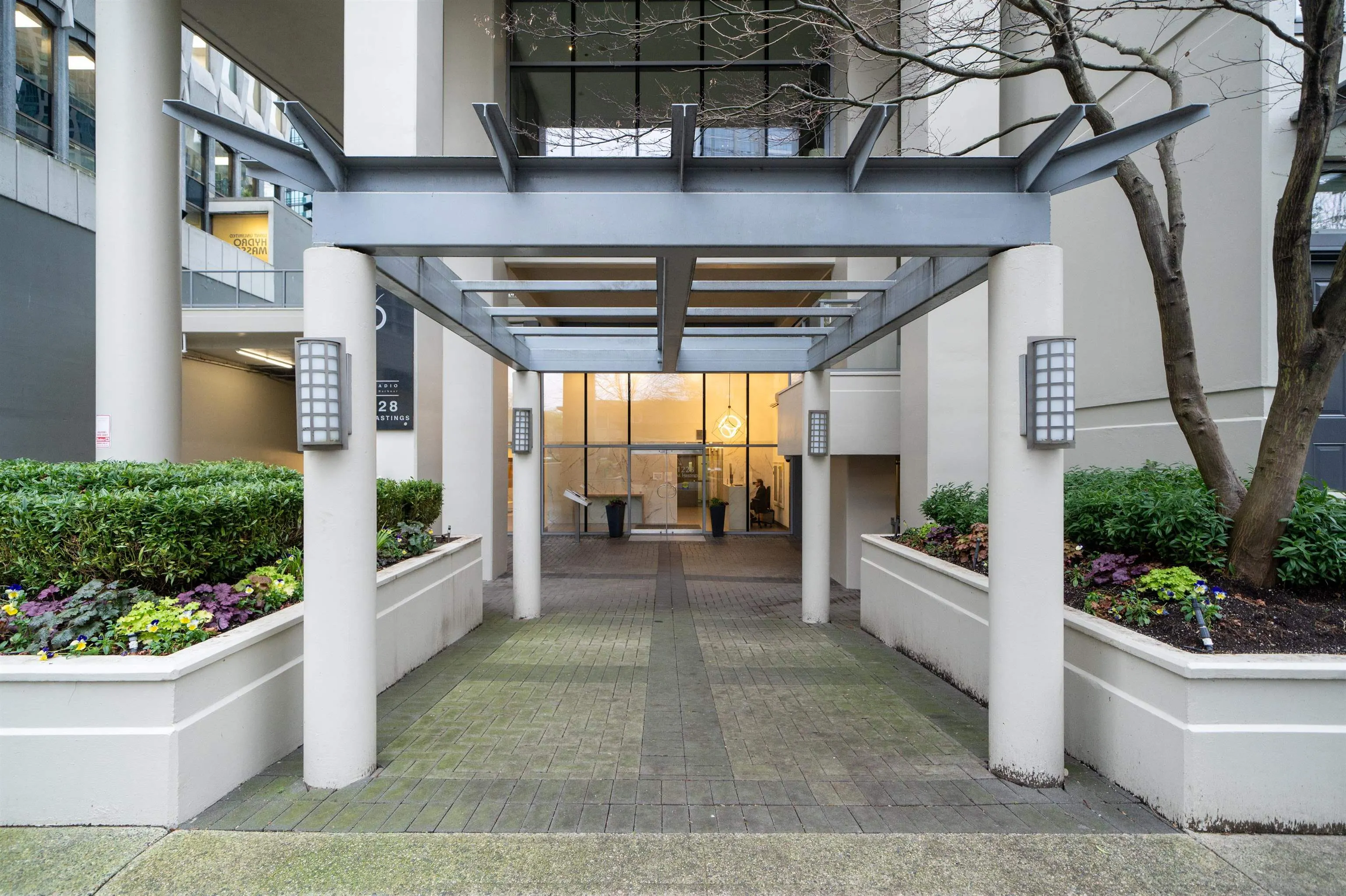2901 1228 W Hastings Street
