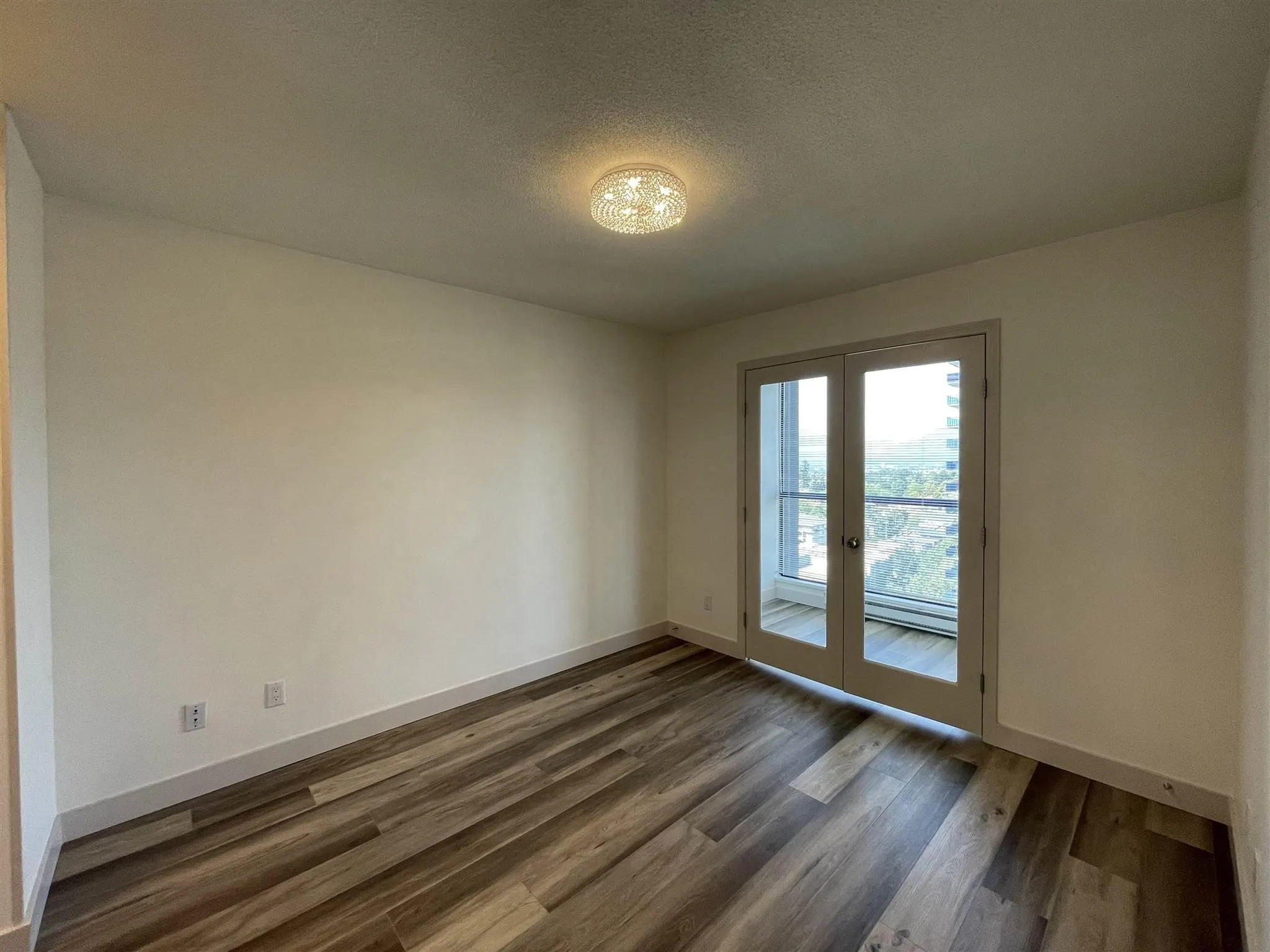 1507 3438 Vanness Avenue