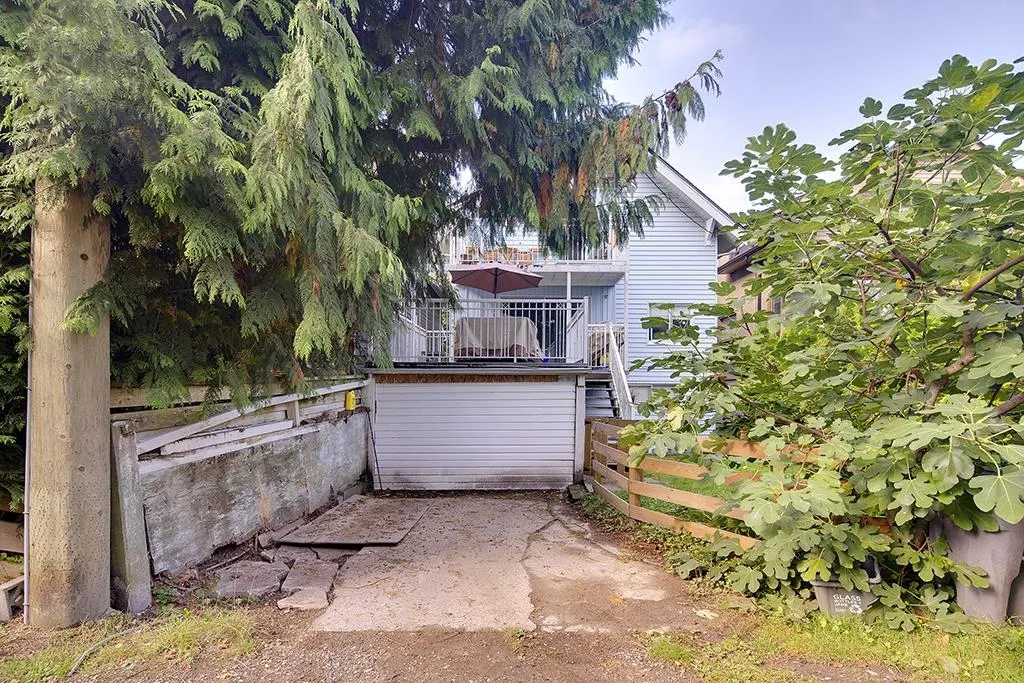 2318 Macdonald Street