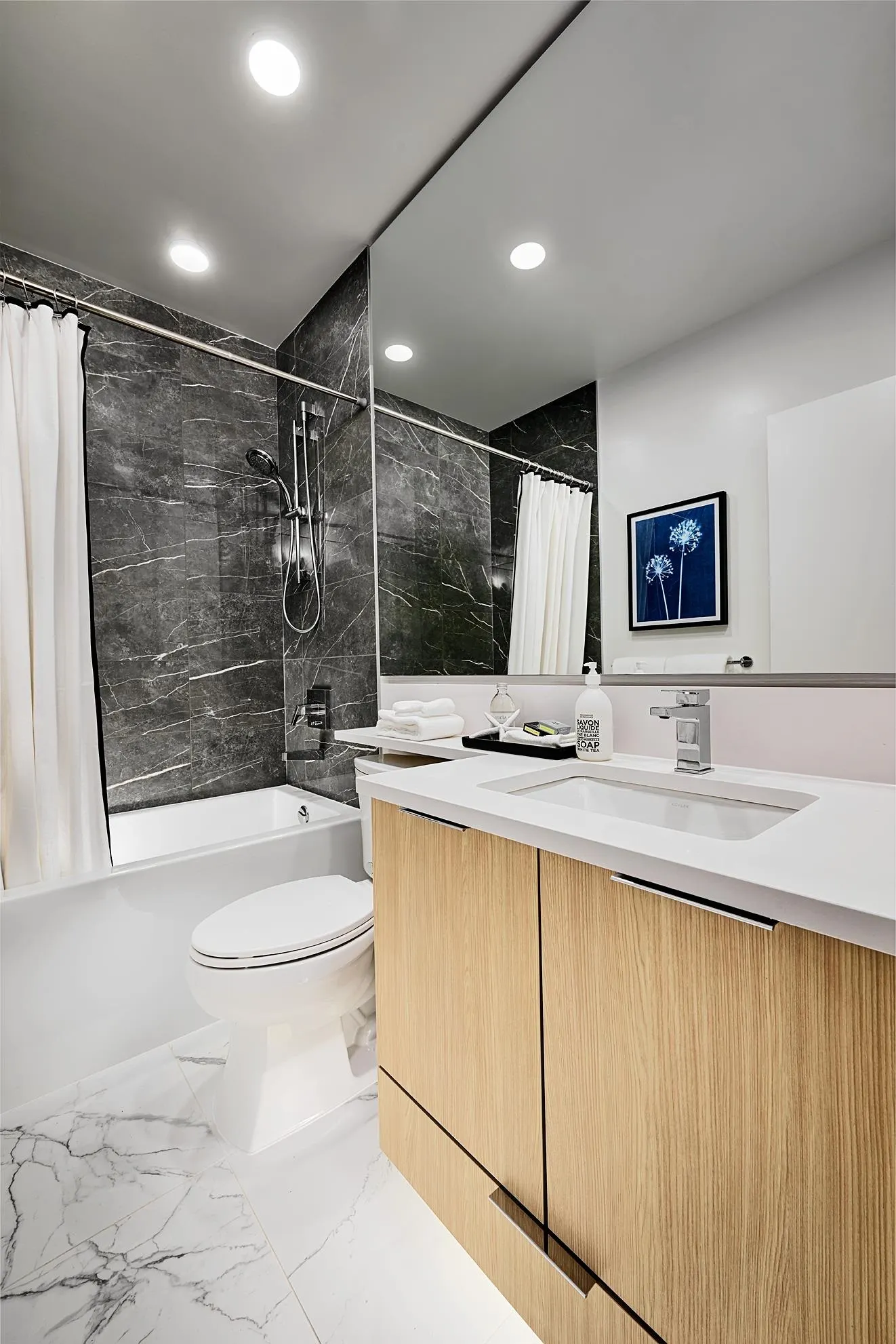 2206 7683 Park Crescent