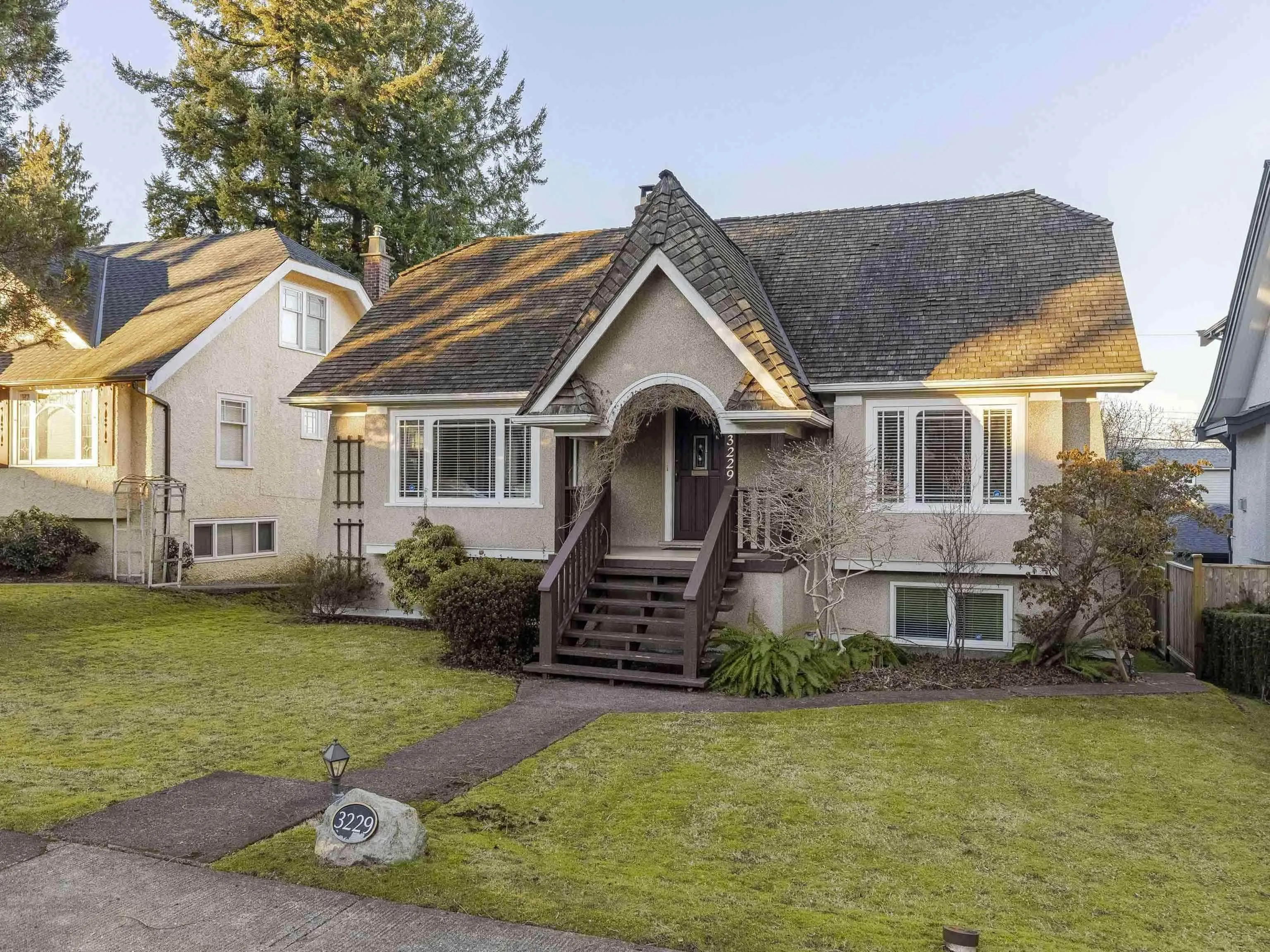 3229 W 24th Avenue