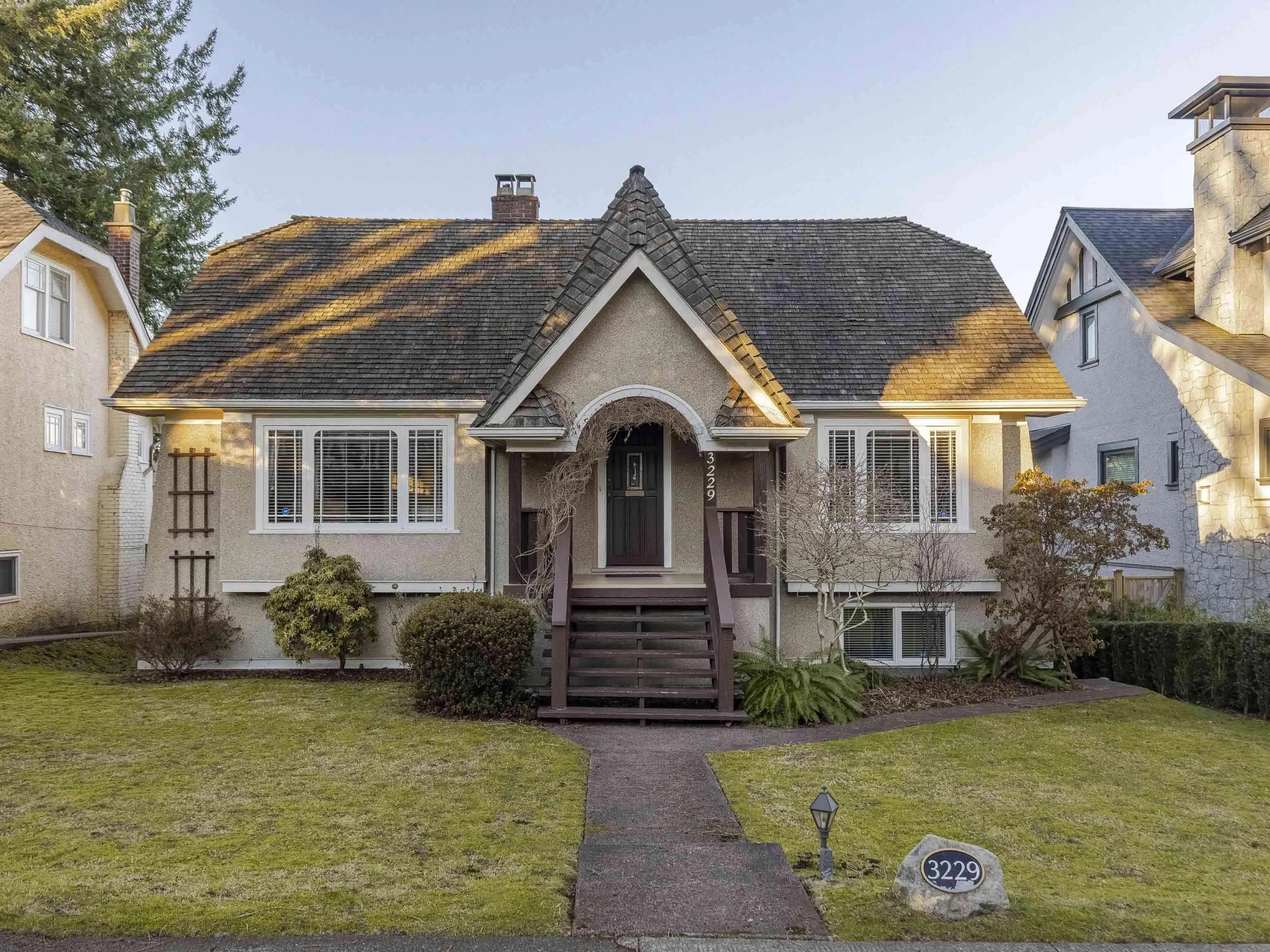 3229 W 24th Avenue