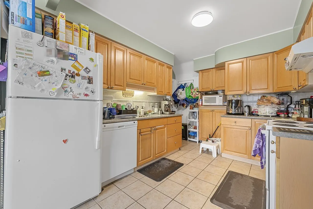 3229 W 24th Avenue