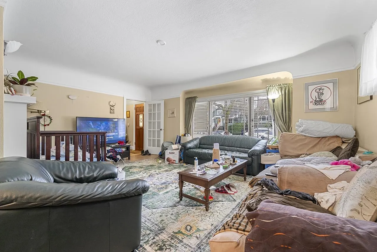 3229 W 24th Avenue