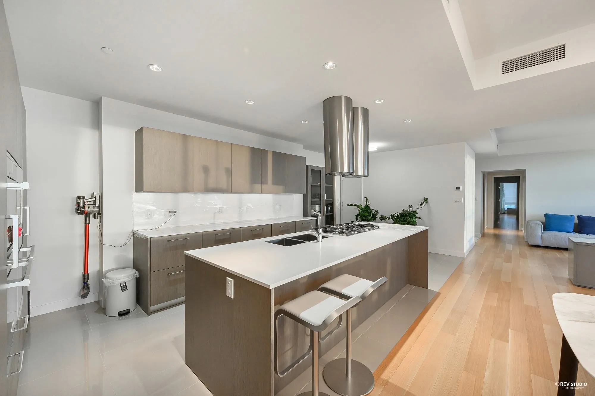 1003 6611 Pearson Way
