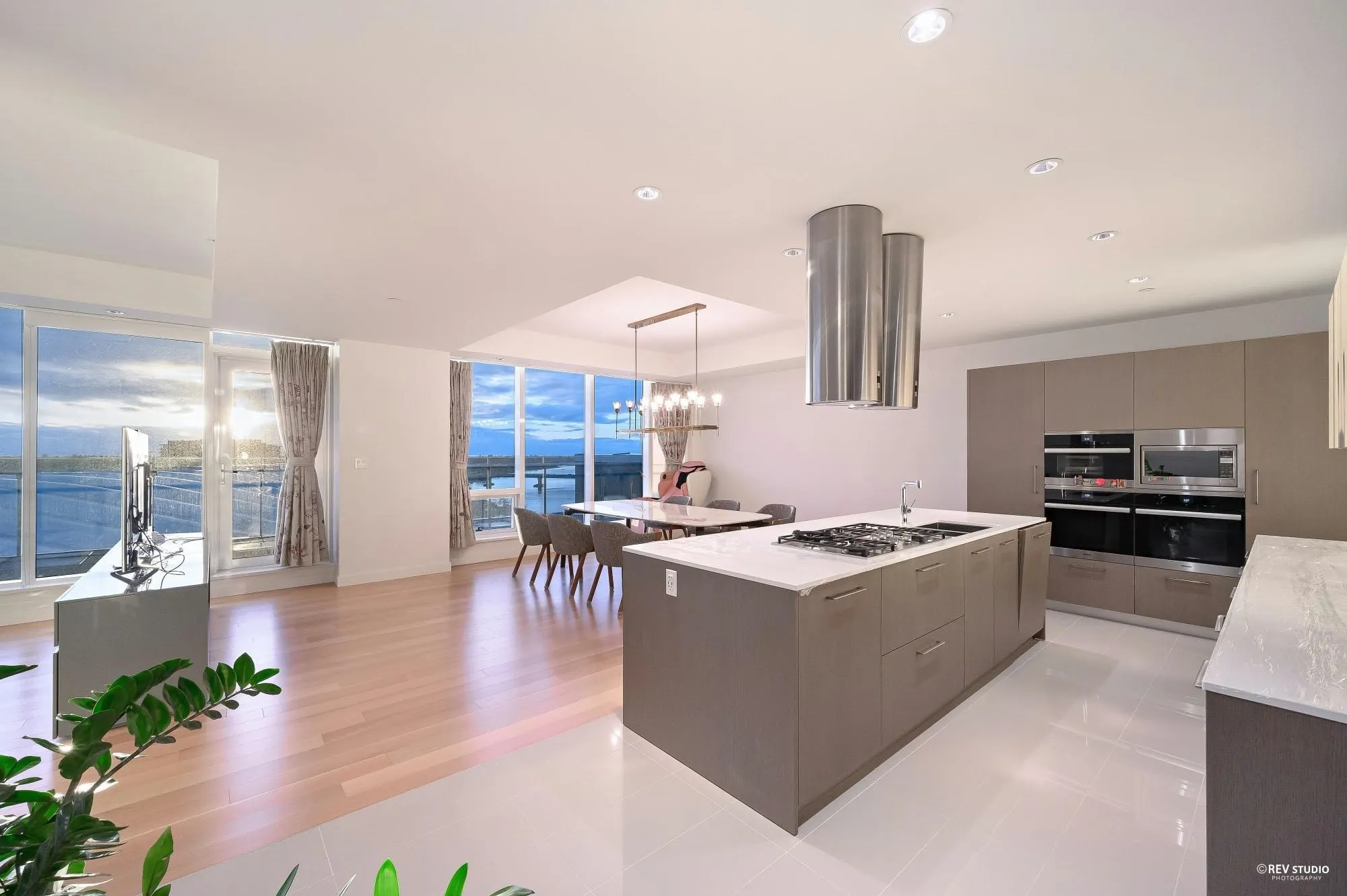1003 6611 Pearson Way