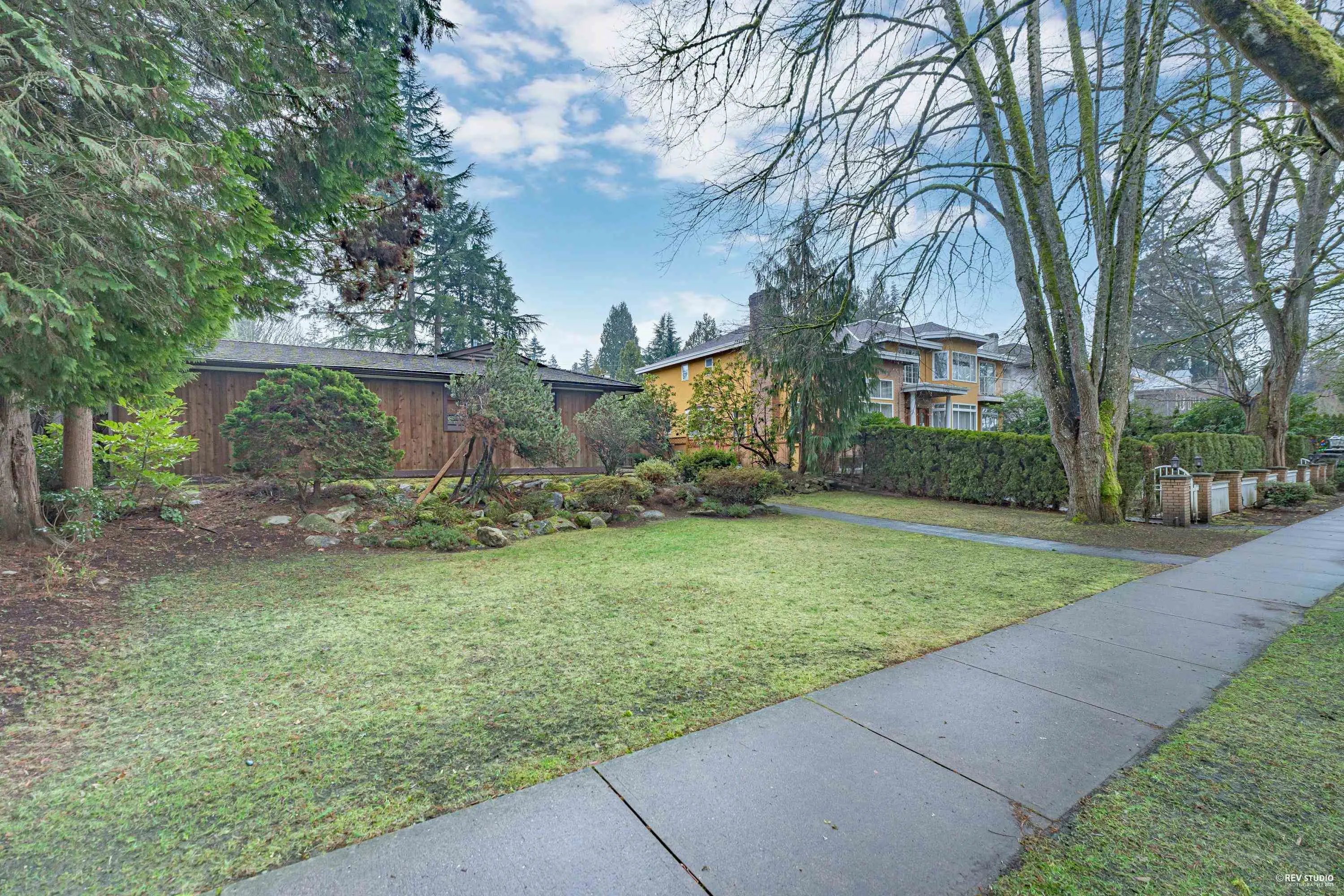 1736 W 37th Avenue