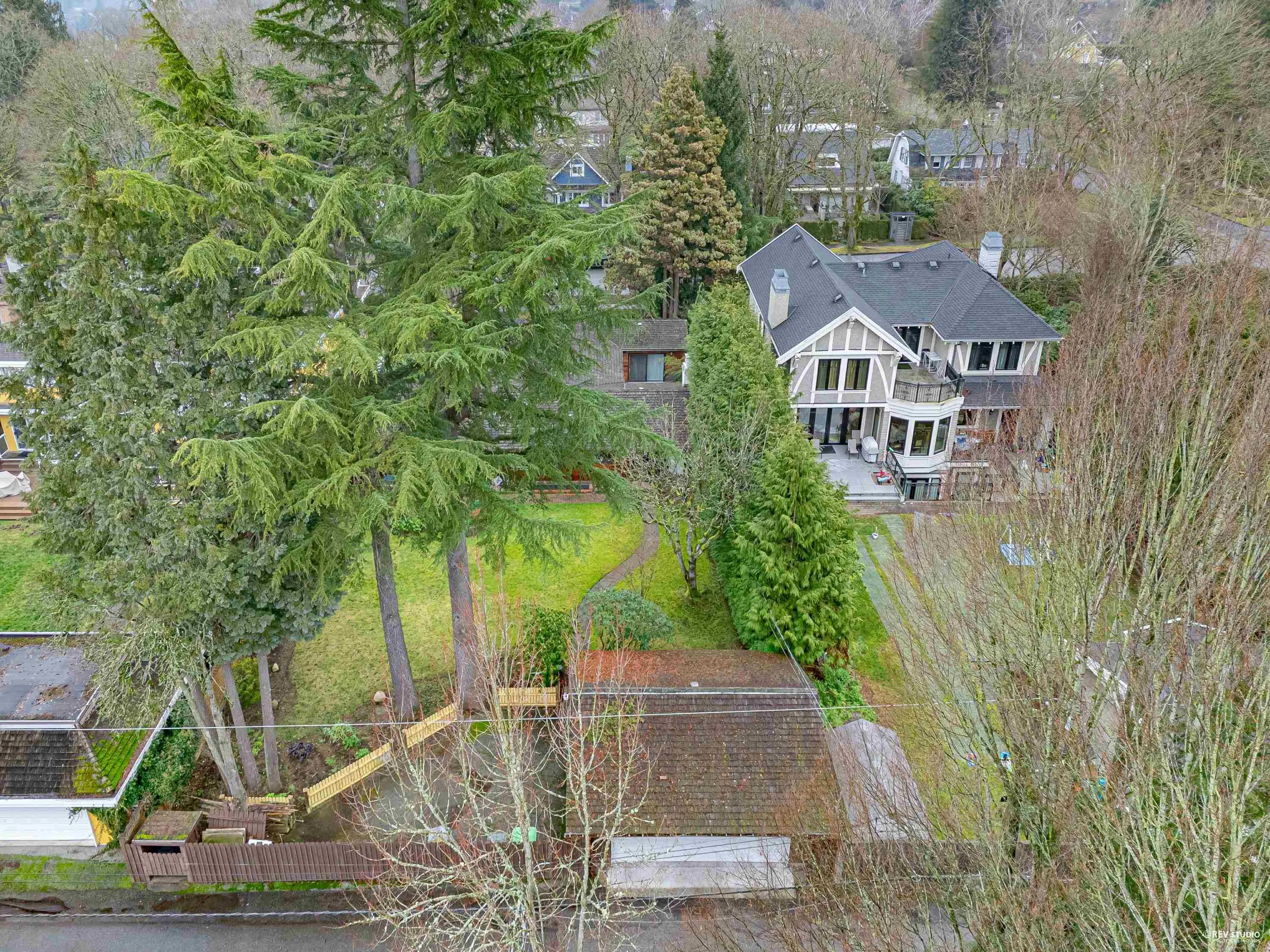 1736 W 37th Avenue