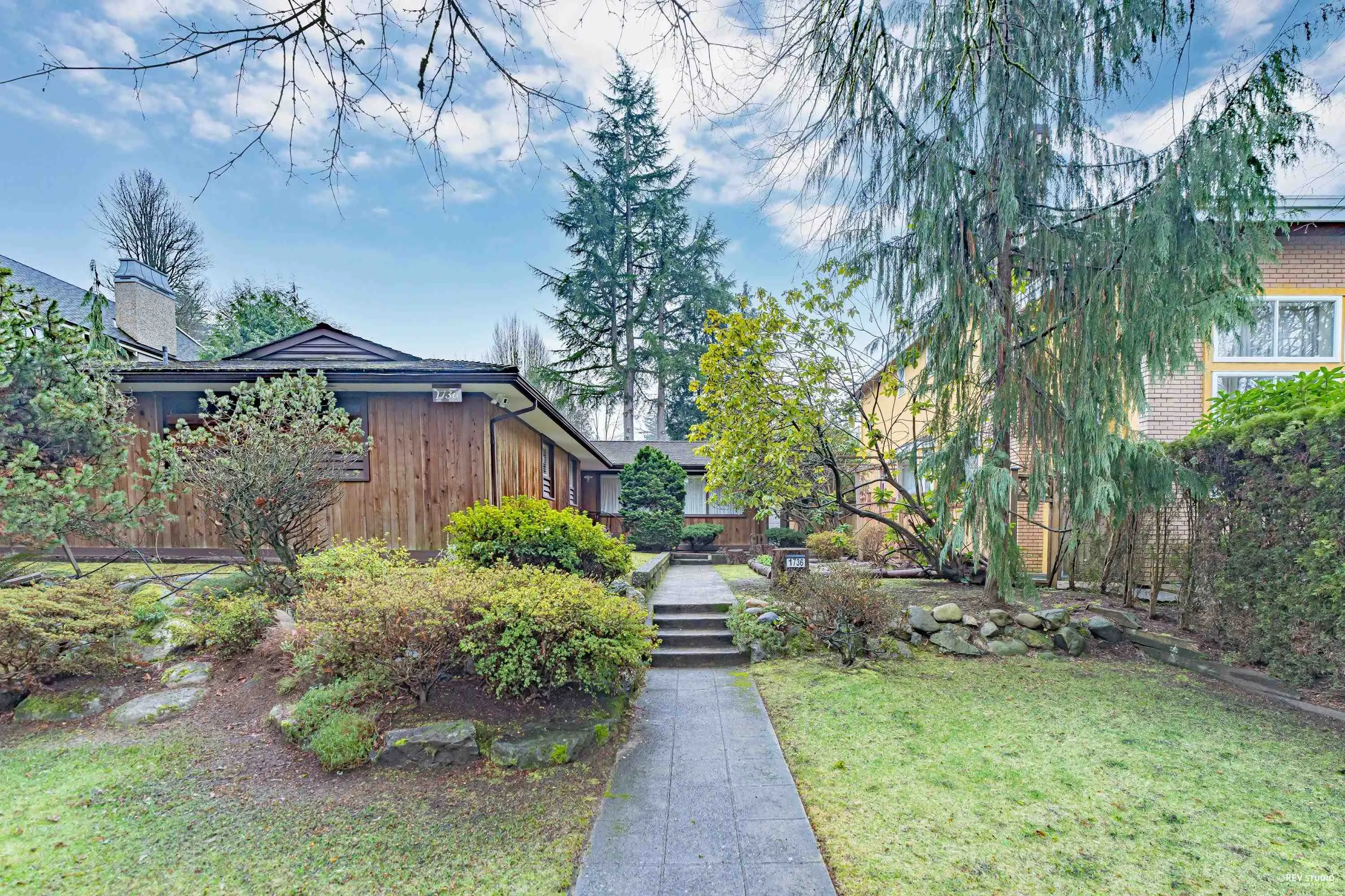 1736 W 37th Avenue