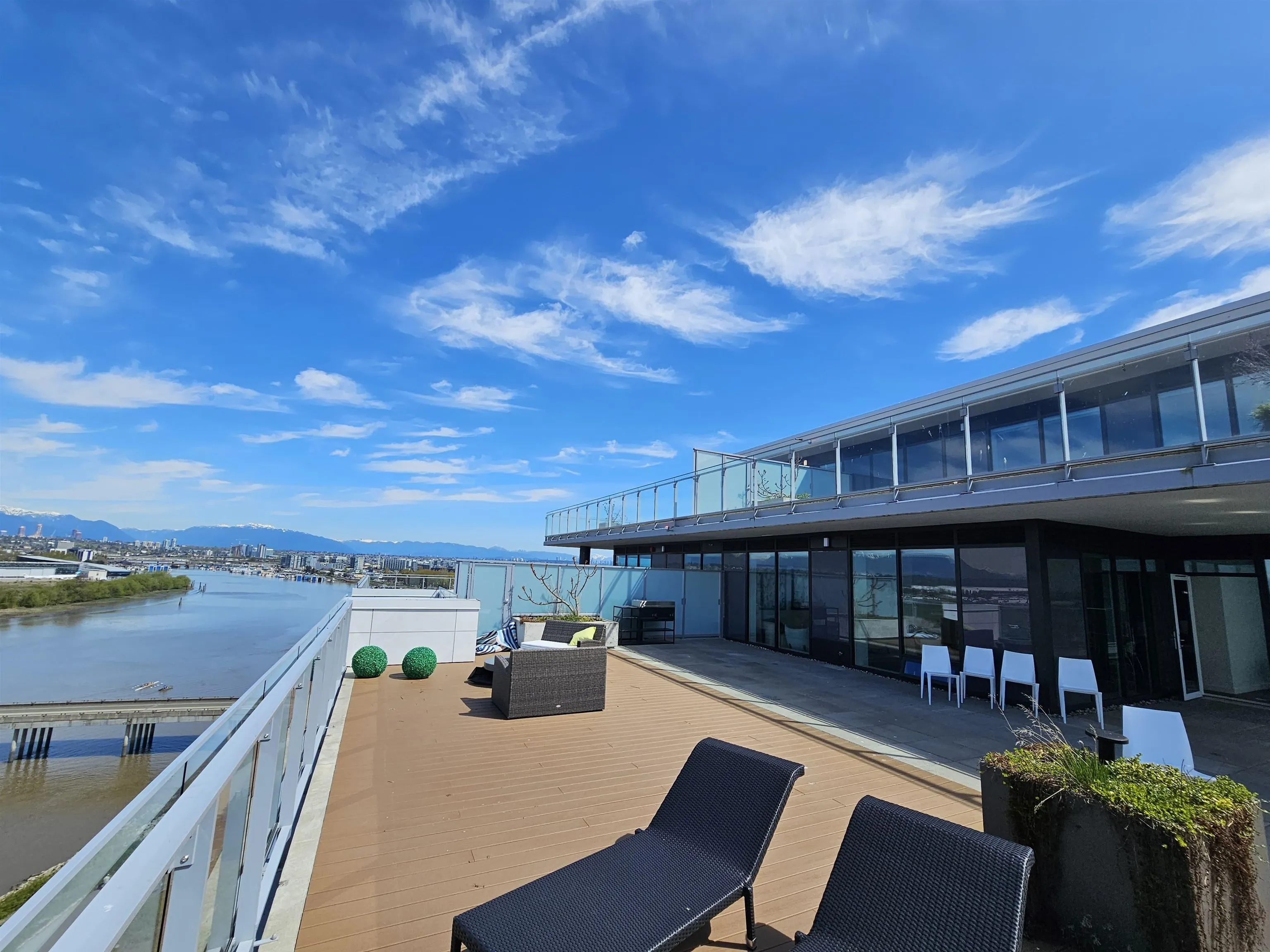 1201 6811 Pearson Way