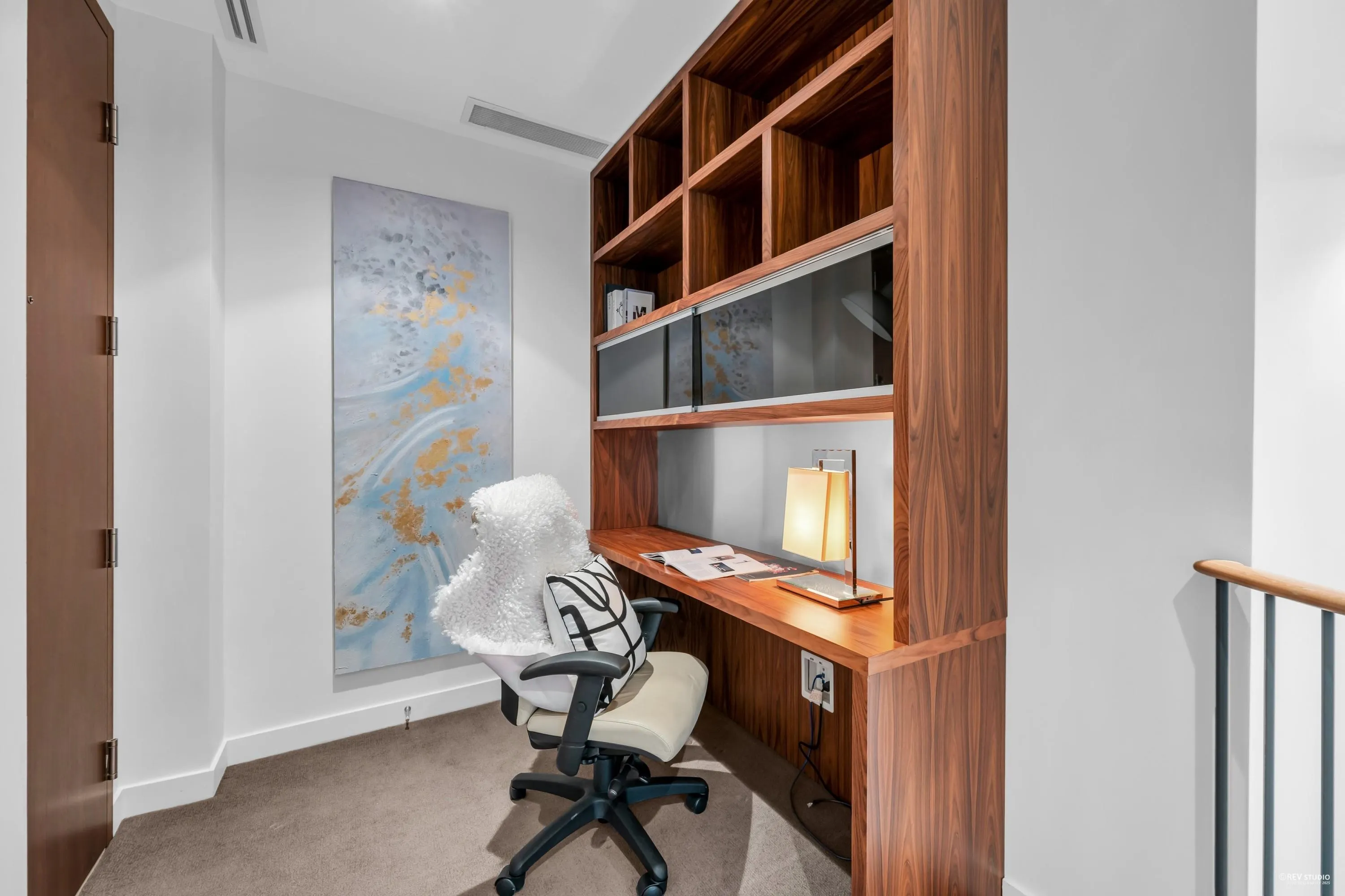 104 1139 W Cordova Street