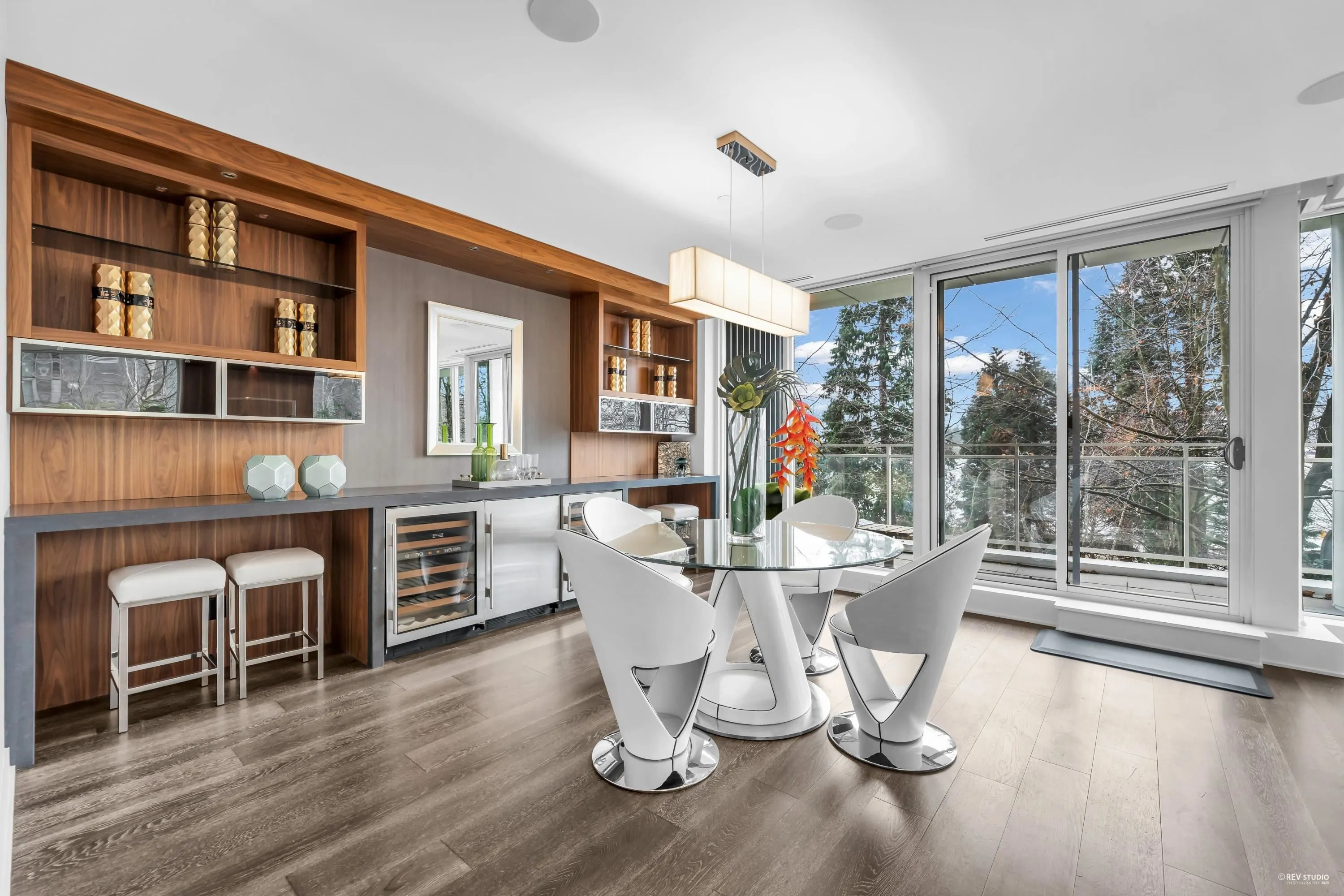 104 1139 W Cordova Street