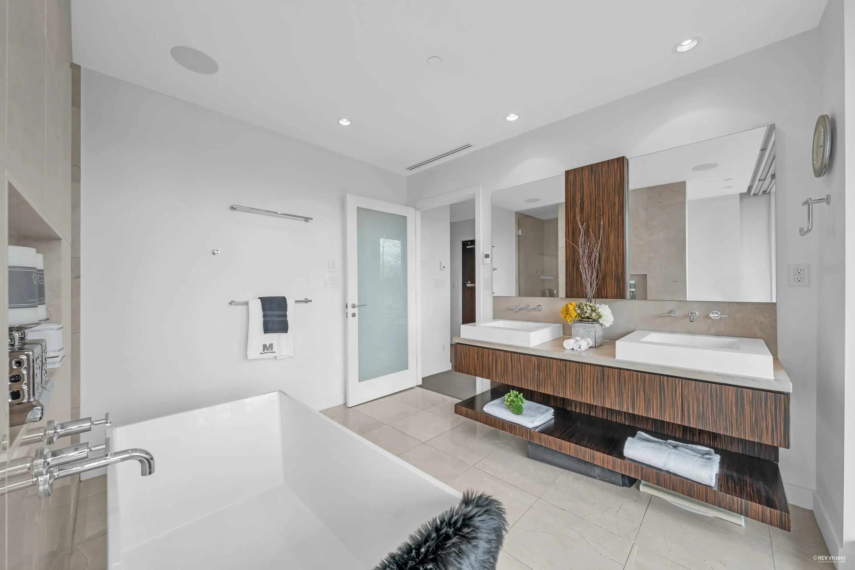 104 1139 W Cordova Street