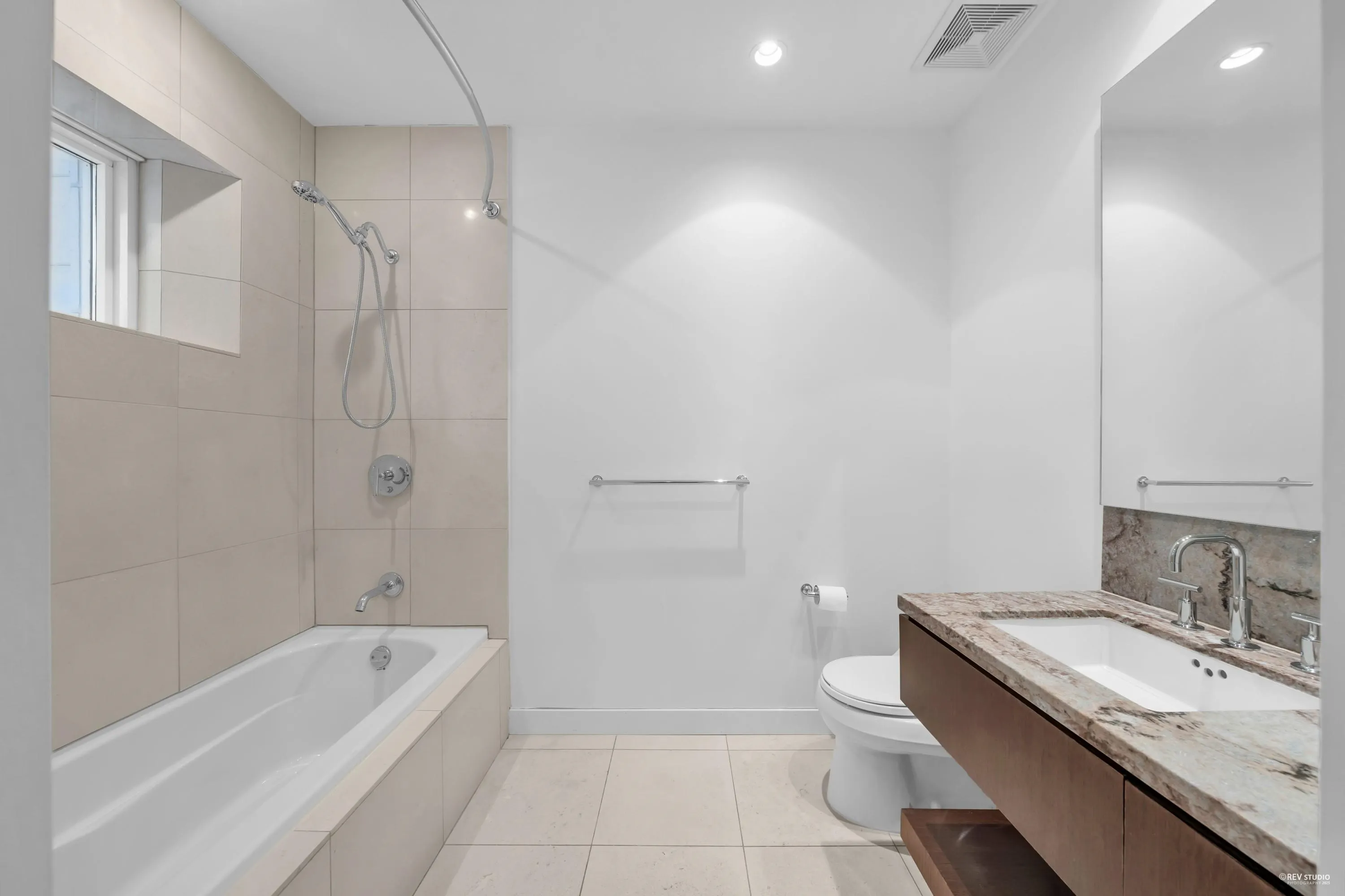 104 1139 W Cordova Street