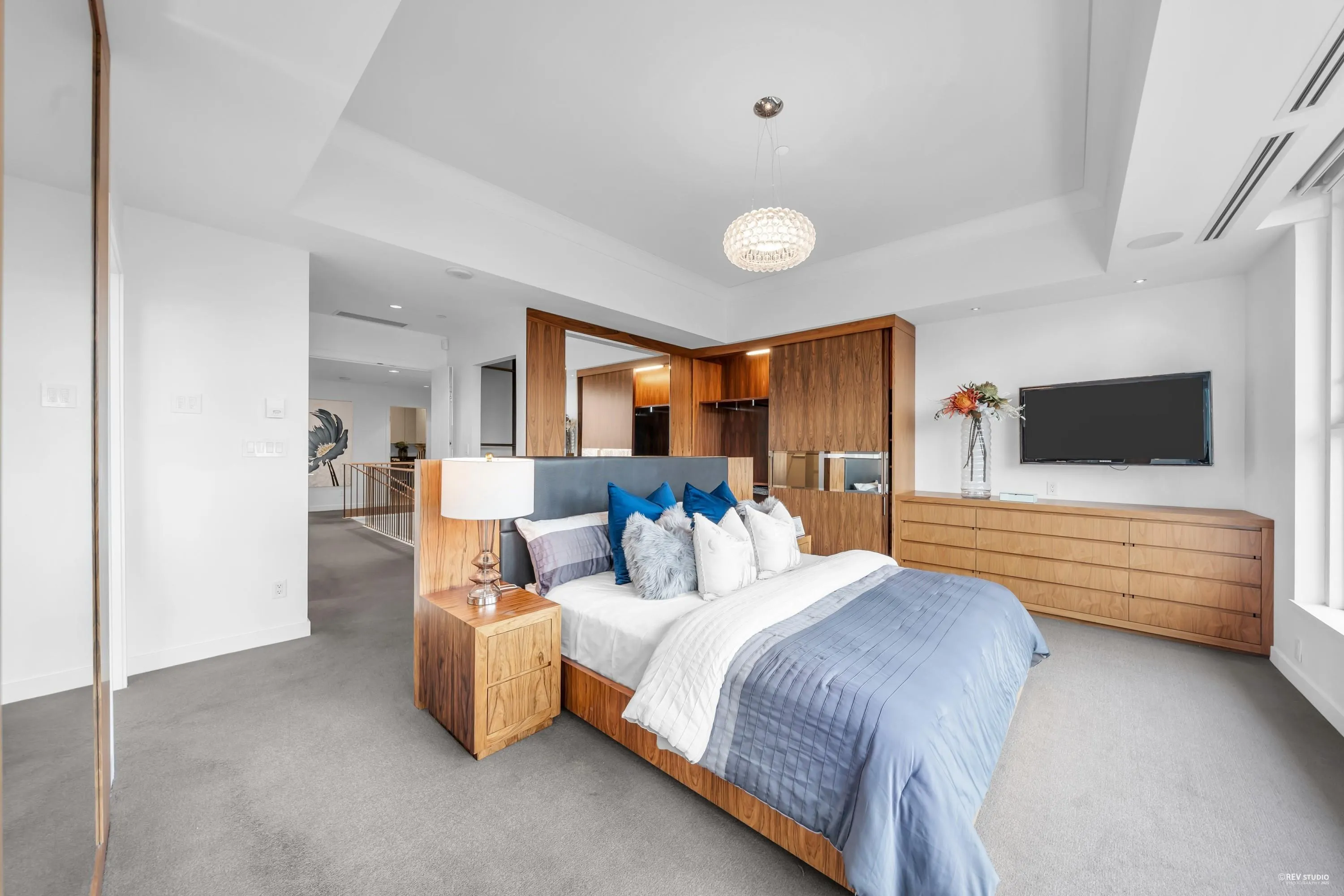 104 1139 W Cordova Street